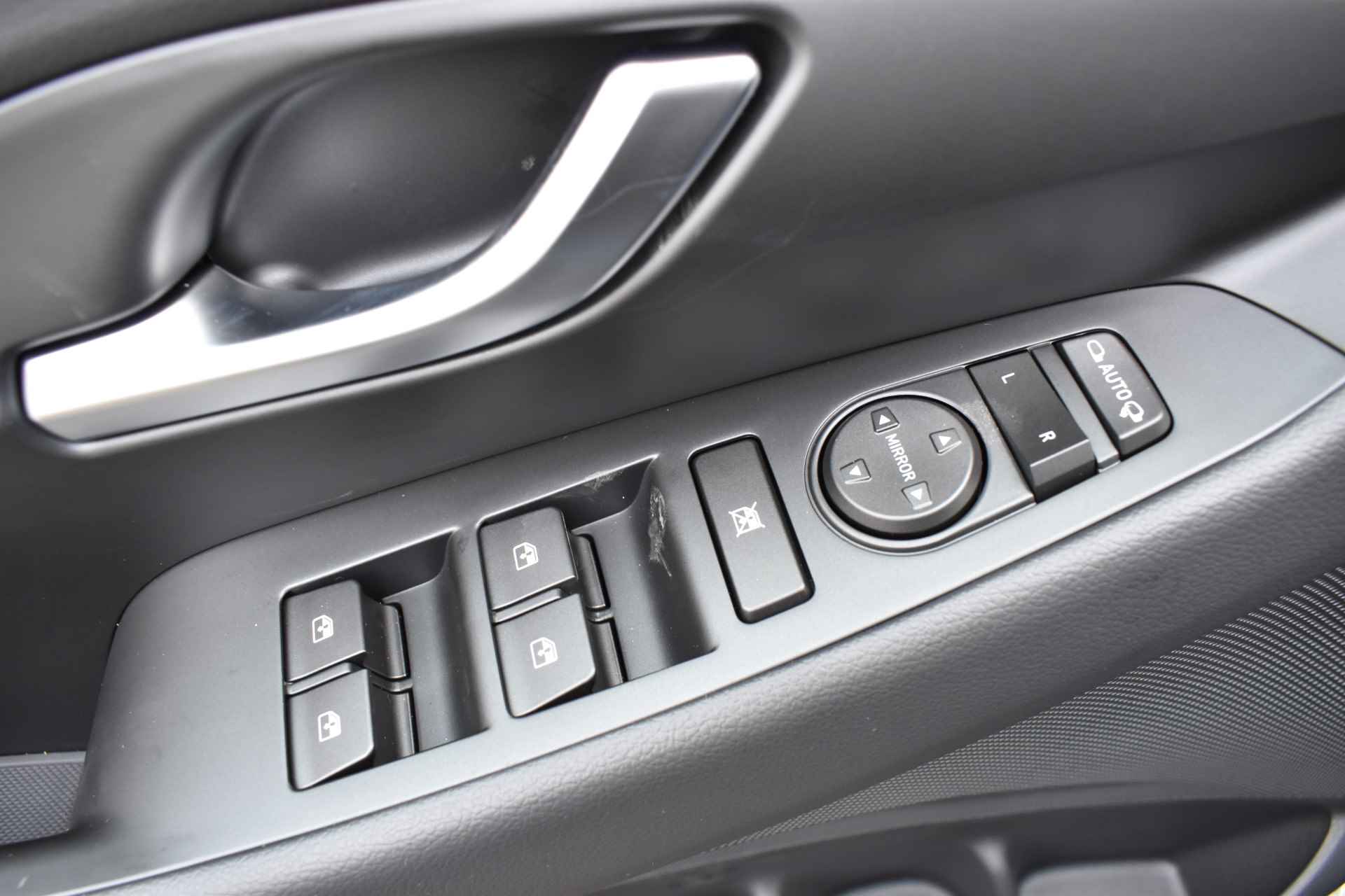 Hyundai i30 1.0 T-GDi MHEV Comfort Smart VAN €34.190,- VOOR €29.045,- - 10/31