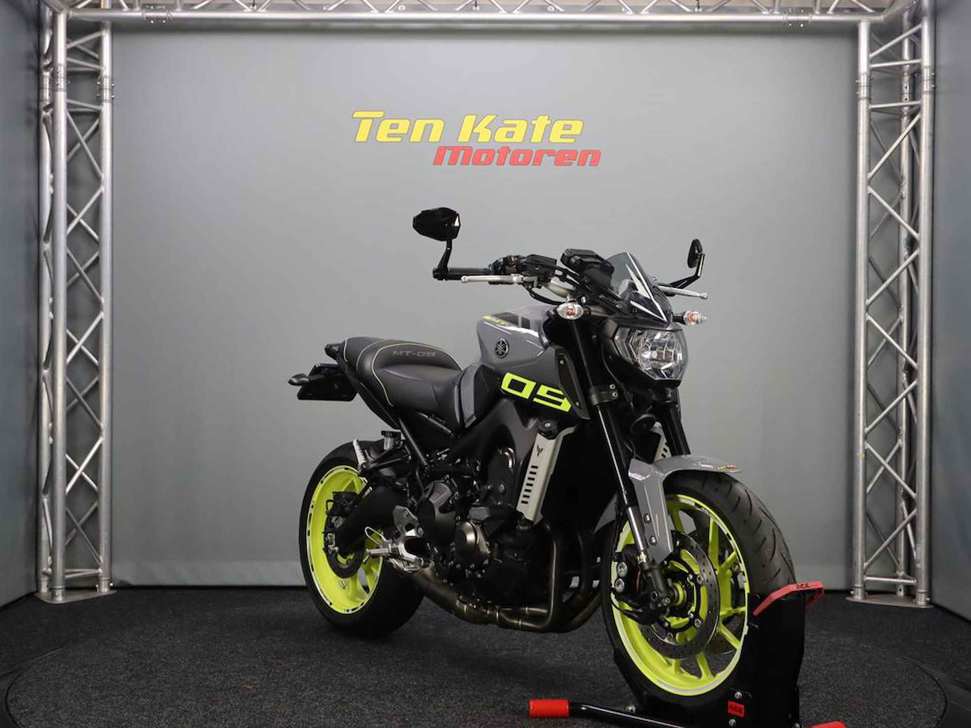 Yamaha MT-09 - 2/11