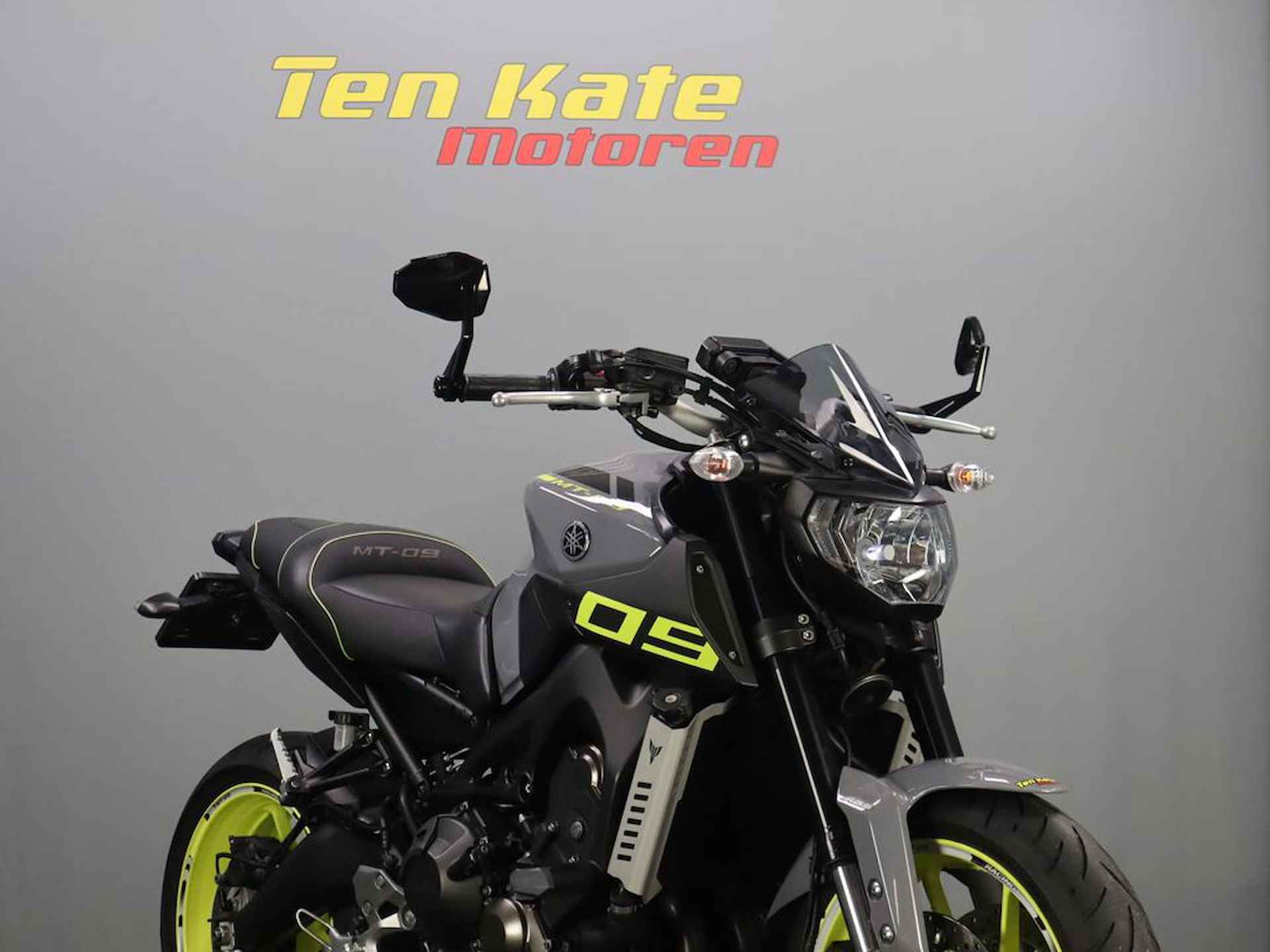 Yamaha MT-09 - 4/11