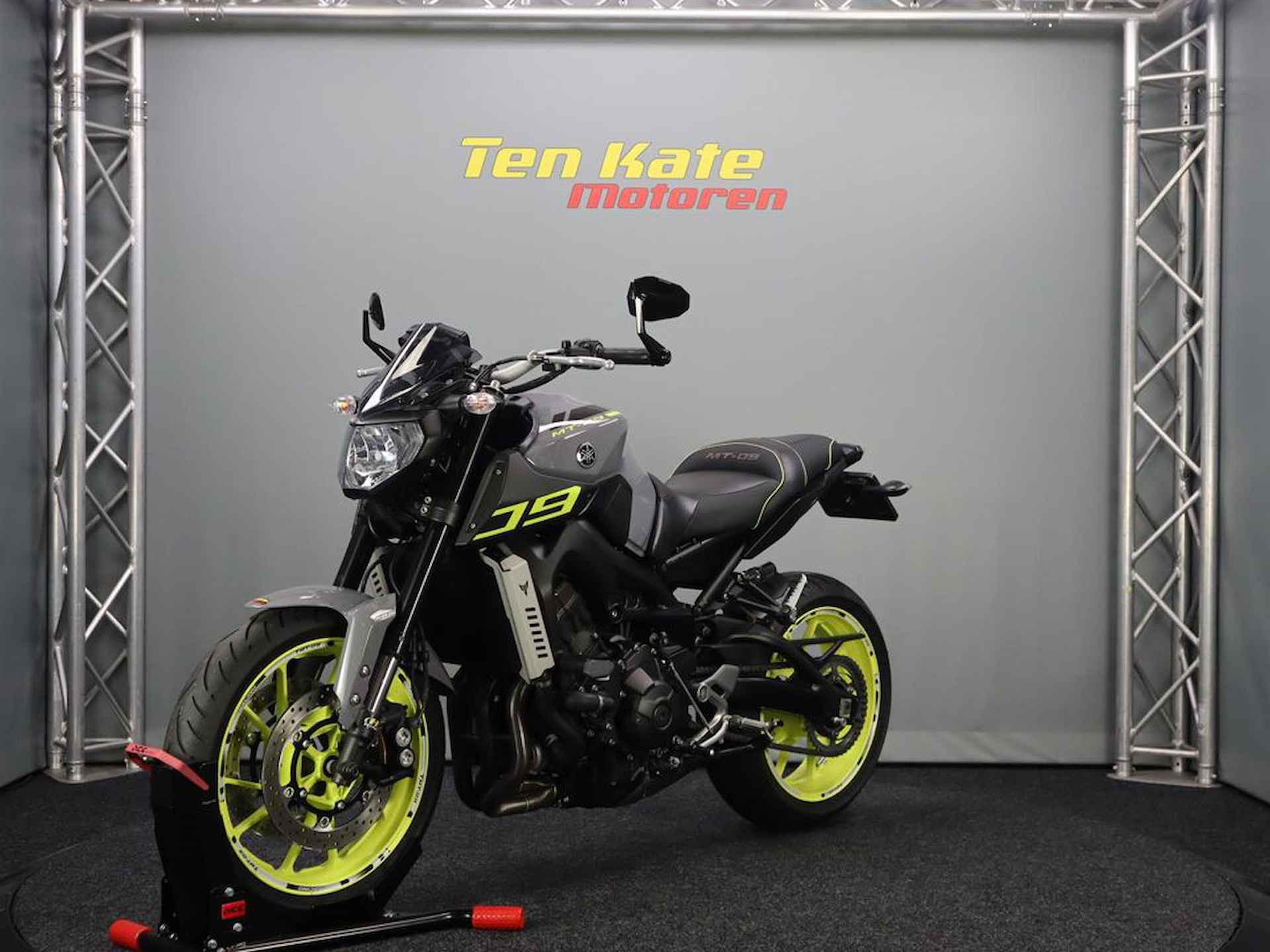 Yamaha MT-09 - 6/11