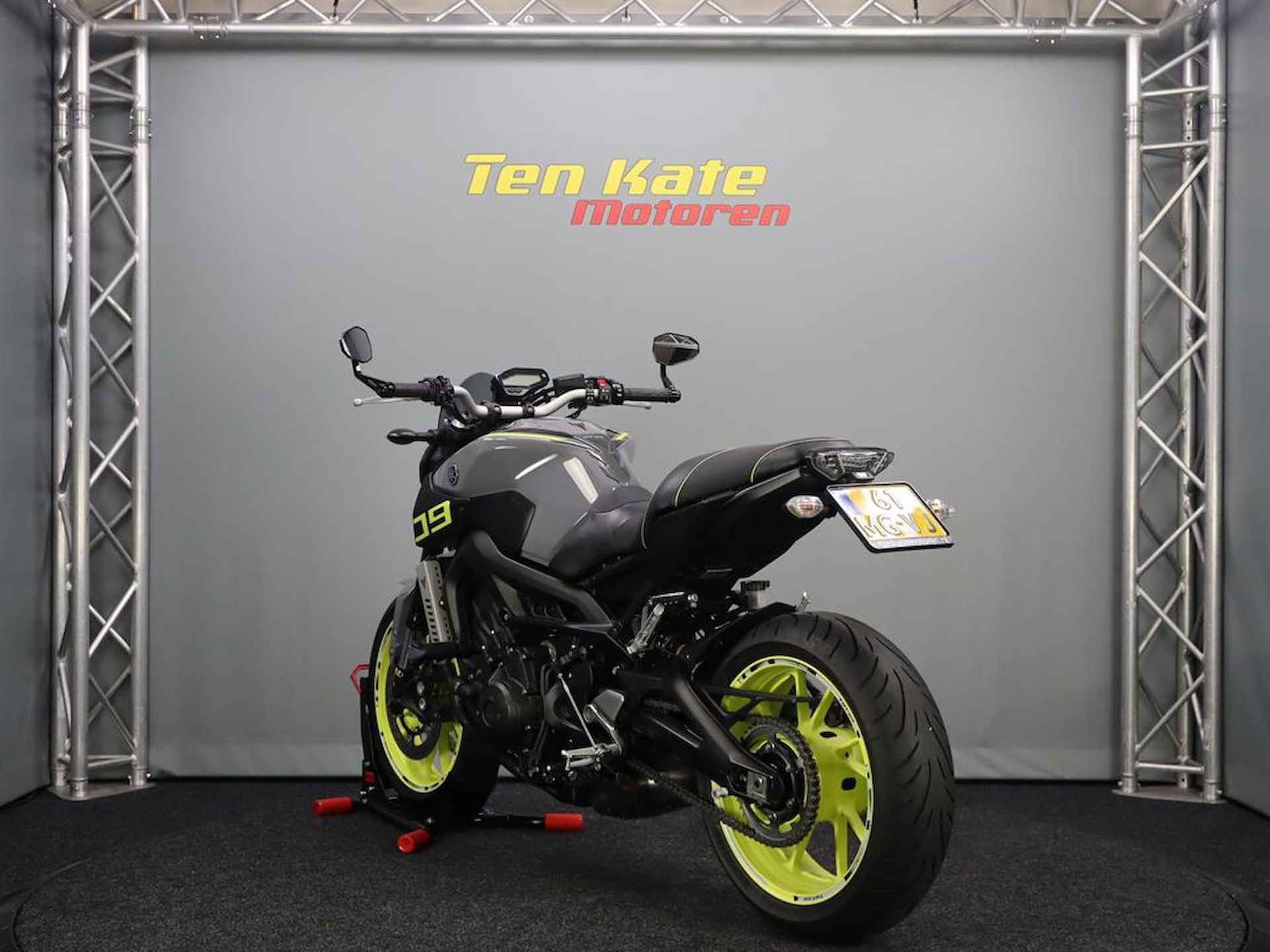 Yamaha MT-09 - 8/11