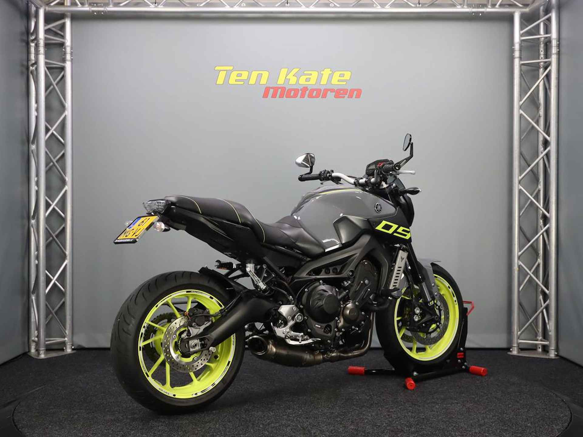 Yamaha MT-09 - 10/11