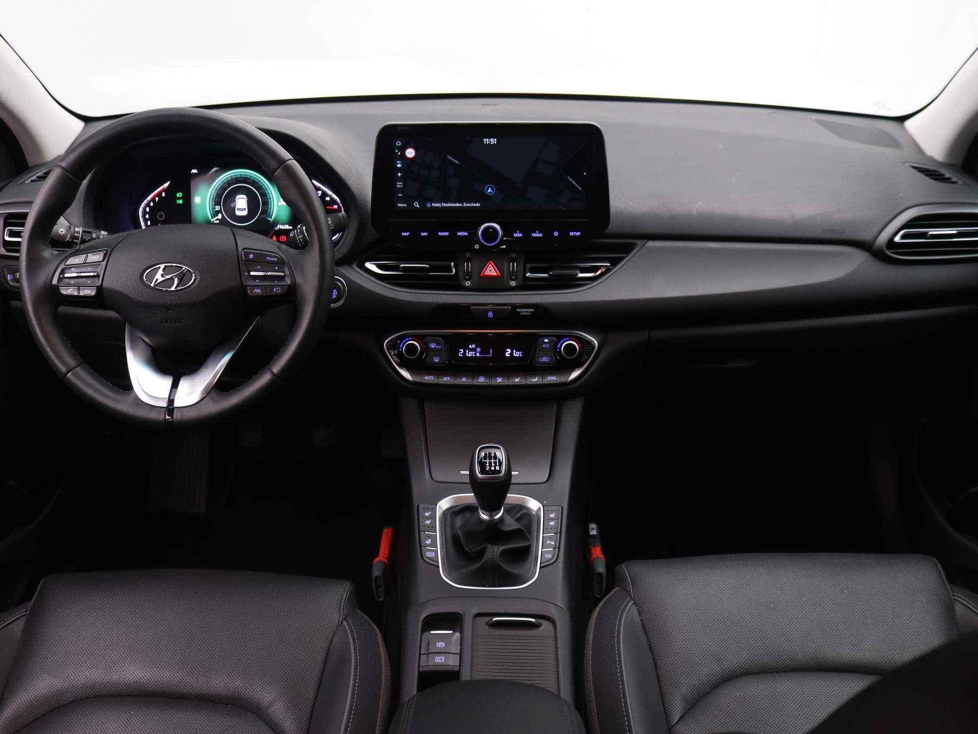 Hyundai i30 Wagon 1.5 T-GDI 48V 160pk | Camera | Parkeersensoren Voor + Achter | Elek. Stoelen |  Volledig Leder | Stoelverwarming en Ventilatie | Stuurverwarming | Trekhaak | 17" Lichtmetaal - 7/33