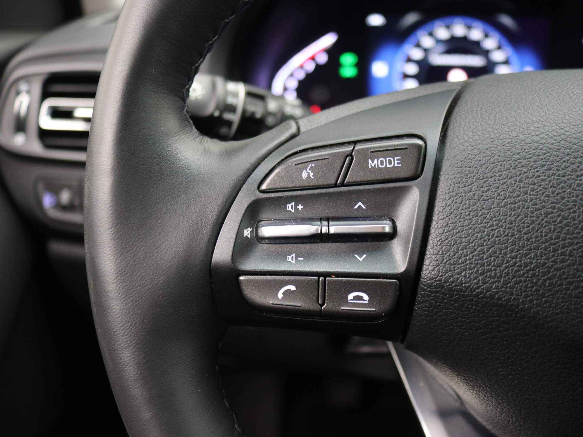 Hyundai i30 Wagon 1.5 T-GDI 48V 160pk | Camera | Parkeersensoren Voor + Achter | Elek. Stoelen |  Volledig Leder | Stoelverwarming en Ventilatie | Stuurverwarming | Trekhaak | 17" Lichtmetaal - 19/33