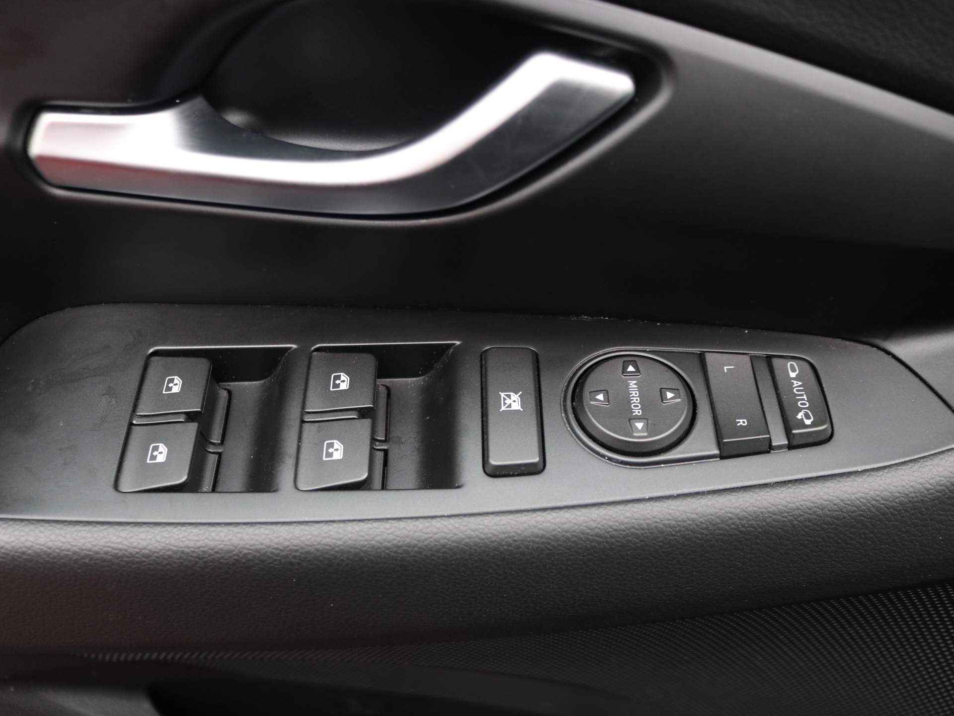 Hyundai i30 Wagon 1.5 T-GDI 48V 160pk | Camera | Parkeersensoren Voor + Achter | Elek. Stoelen |  Volledig Leder | Stoelverwarming en Ventilatie | Stuurverwarming | Trekhaak | 17" Lichtmetaal - 28/33
