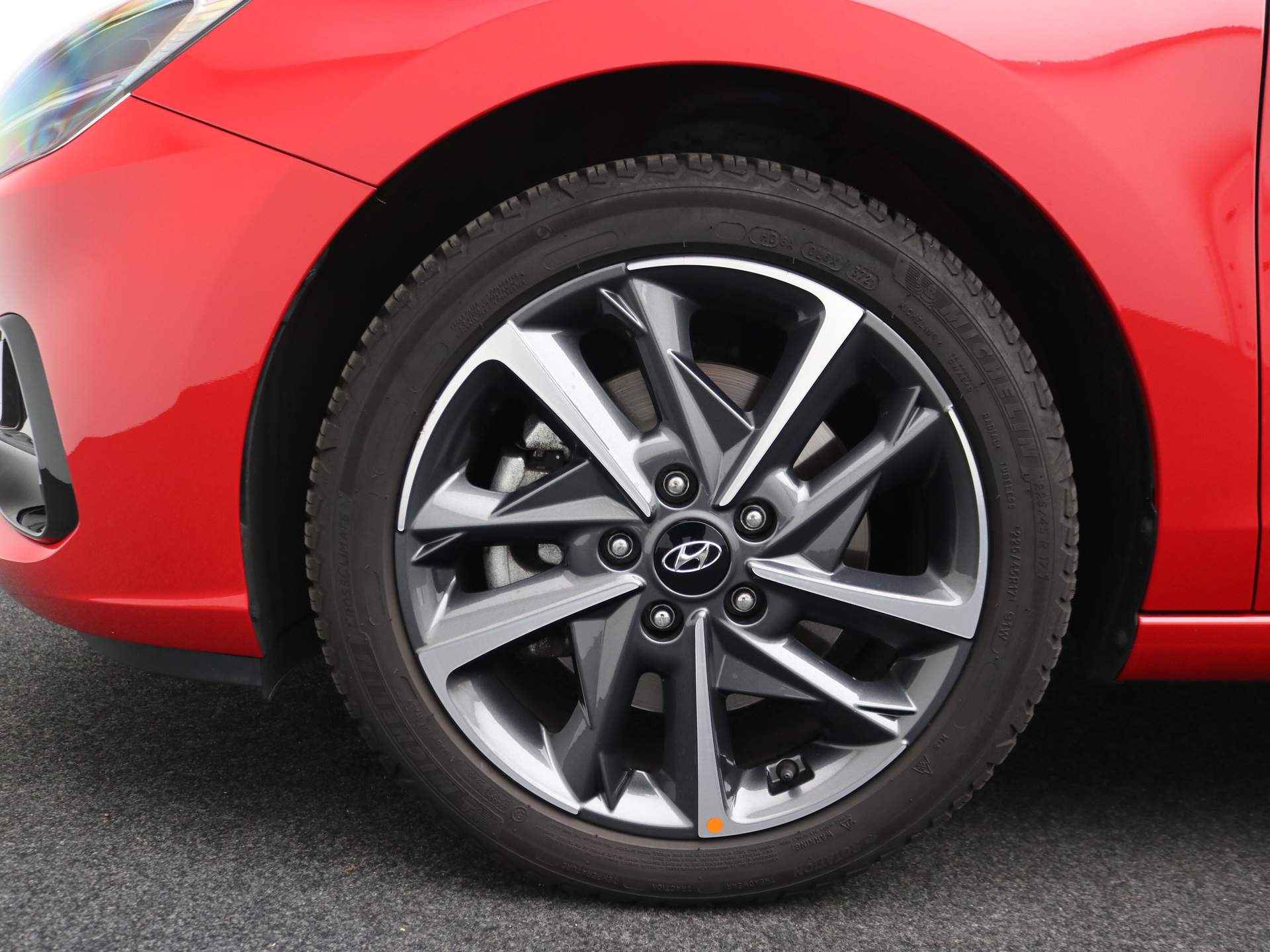 Hyundai i30 Wagon 1.5 T-GDI 48V 160pk | Camera | Parkeersensoren Voor + Achter | Elek. Stoelen |  Volledig Leder | Stoelverwarming en Ventilatie | Stuurverwarming | Trekhaak | 17" Lichtmetaal - 33/33