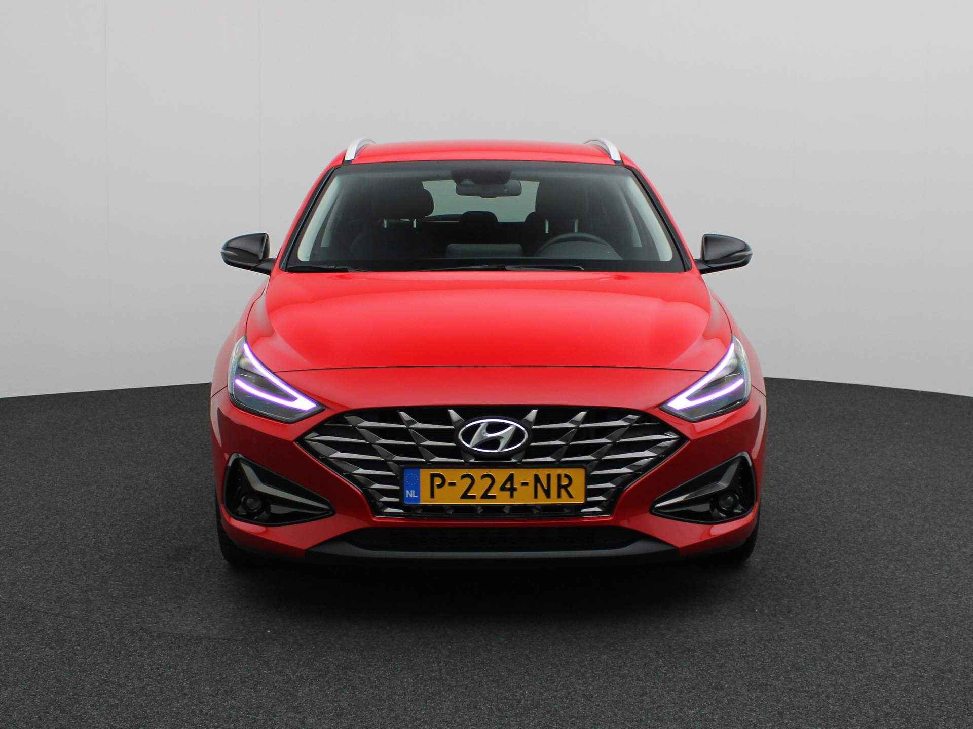 Hyundai i30 Wagon 1.5 T-GDI 48V 160pk | Camera | Parkeersensoren Voor + Achter | Elek. Stoelen |  Volledig Leder | Stoelverwarming en Ventilatie | Stuurverwarming | Trekhaak | 17" Lichtmetaal - 9/33