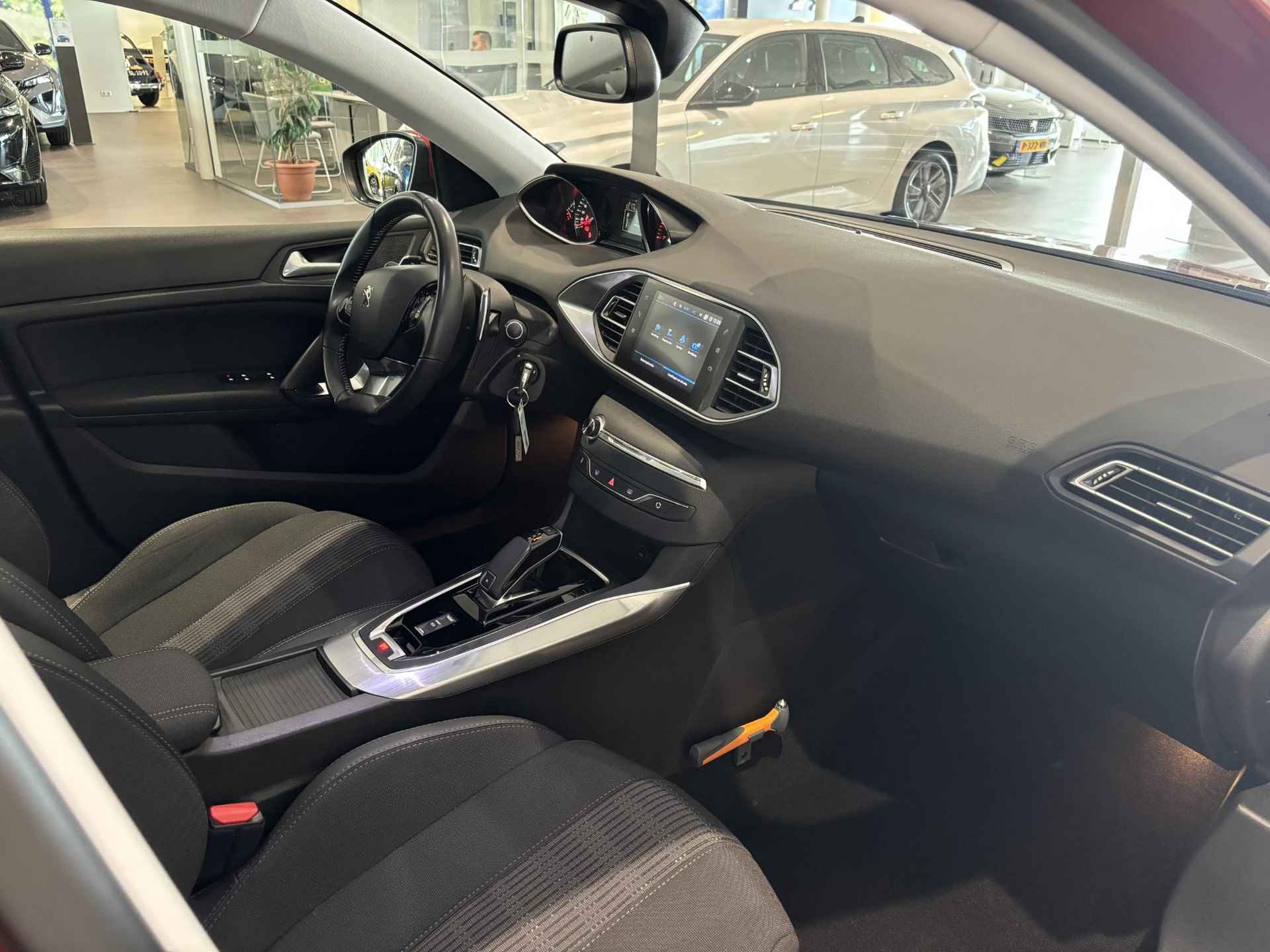 Peugeot 308 5-deurs Allure 1.2 PureTech 130pk EAT8 AUTOMAAT | PANODAK | CLIMA | NAVI | APPLE CARPLAY / ANDROID AUTO | - 39/64