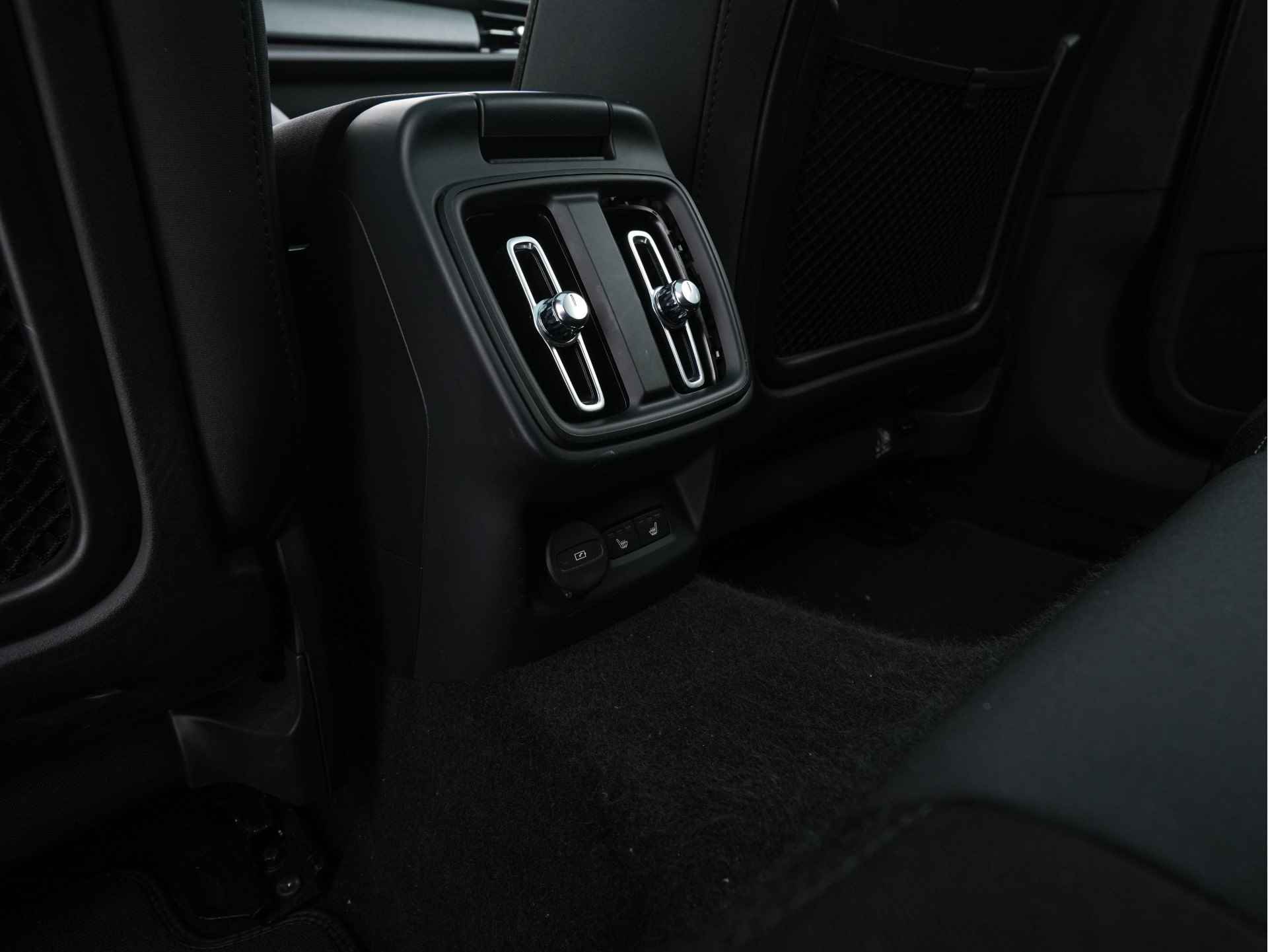 Polestar 2 Long Range Dual Motor Launch Edition 78kWh AWD [ 3-Fase ] (INCL-BTW) *PANO | VIRTUAL-COCKPIT | HARMAN/KARDON-SOUND | FULL-LED | SURROUND-VIEW | BLIND-SPOT |  KEYLESS | MEMORY-PACK | ADAPTIVE-CRUISE | SPORT-SEATS | 20"ALU* - 28/42