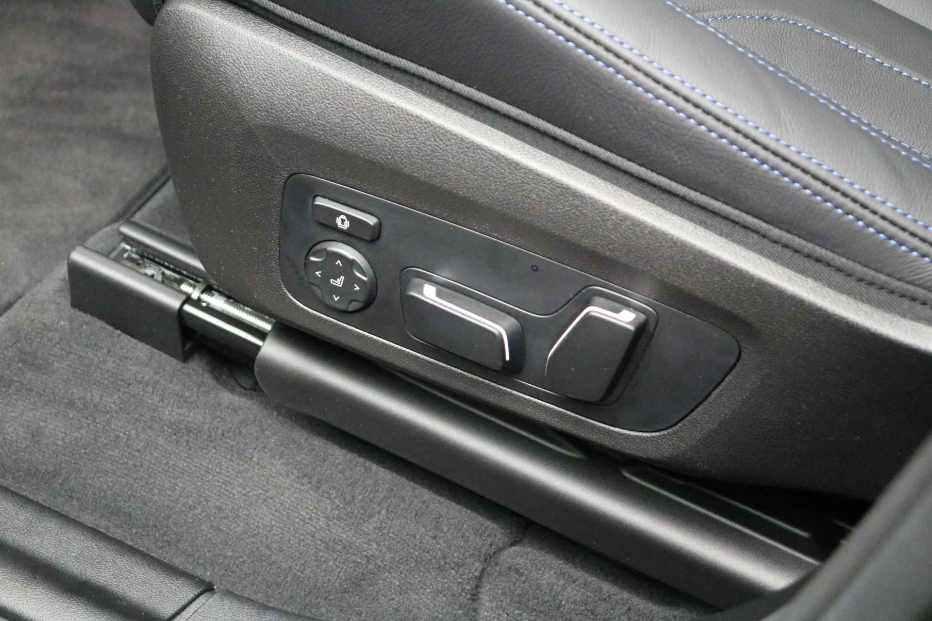 BMW X3 xDrive30e High Executive M Sport Automaat / Panoramadak / Trekhaak / Laserlight / Parking Assistant Plus / Gesture Control / Comfort Access / Adaptief onderstel - 13/30