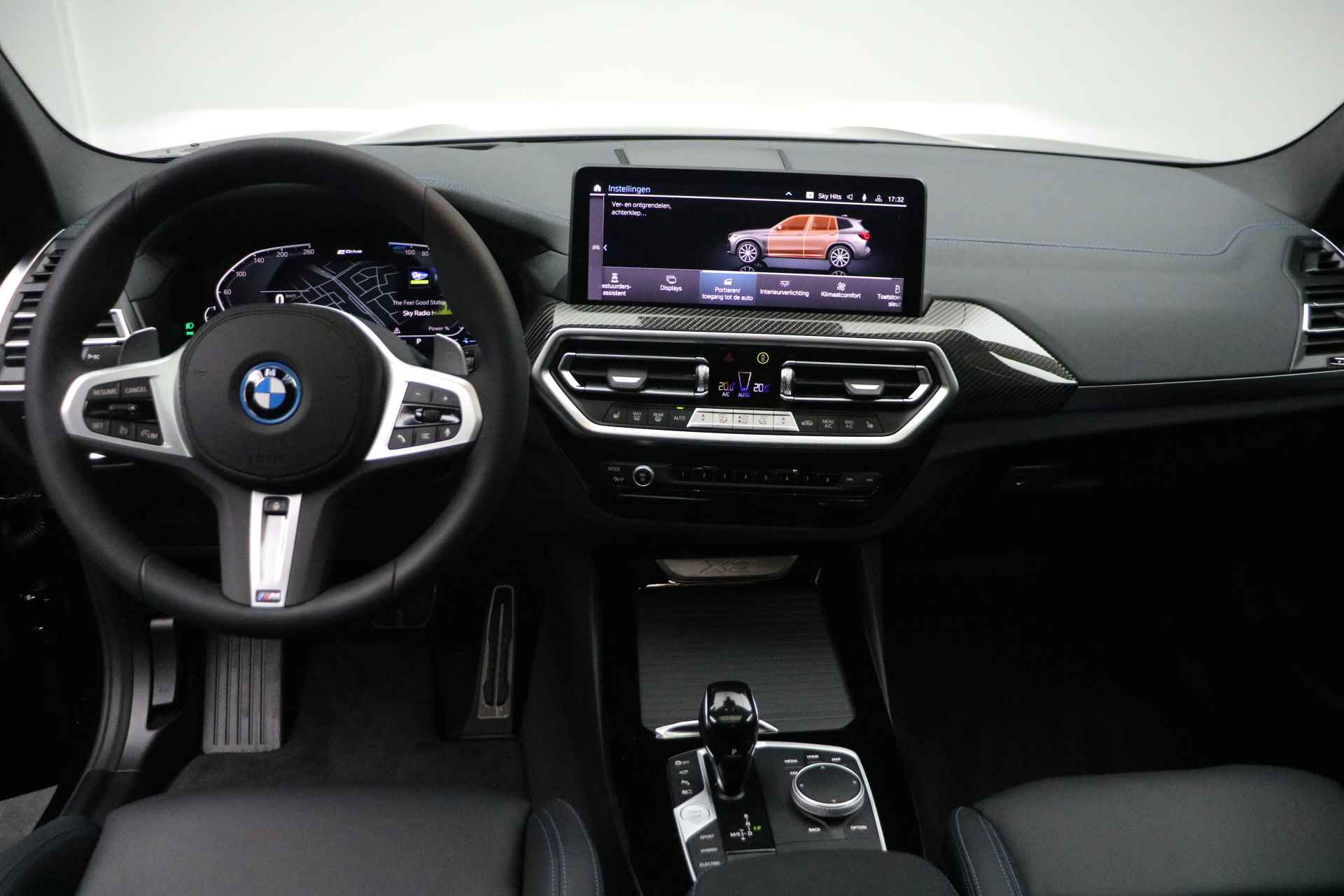 BMW X3 xDrive30e High Executive M Sport Automaat / Panoramadak / Trekhaak / Laserlight / Parking Assistant Plus / Gesture Control / Comfort Access / Adaptief onderstel - 28/30