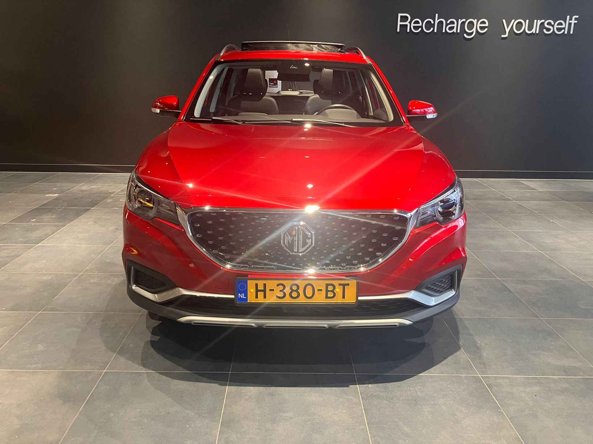 MG ZS EV Luxury 45 kWh Eerste eigenaar - Airco - Schuifkanteldak  - Carplay - Clima - Leder interieur - BTW verrekenbaar - 4/23