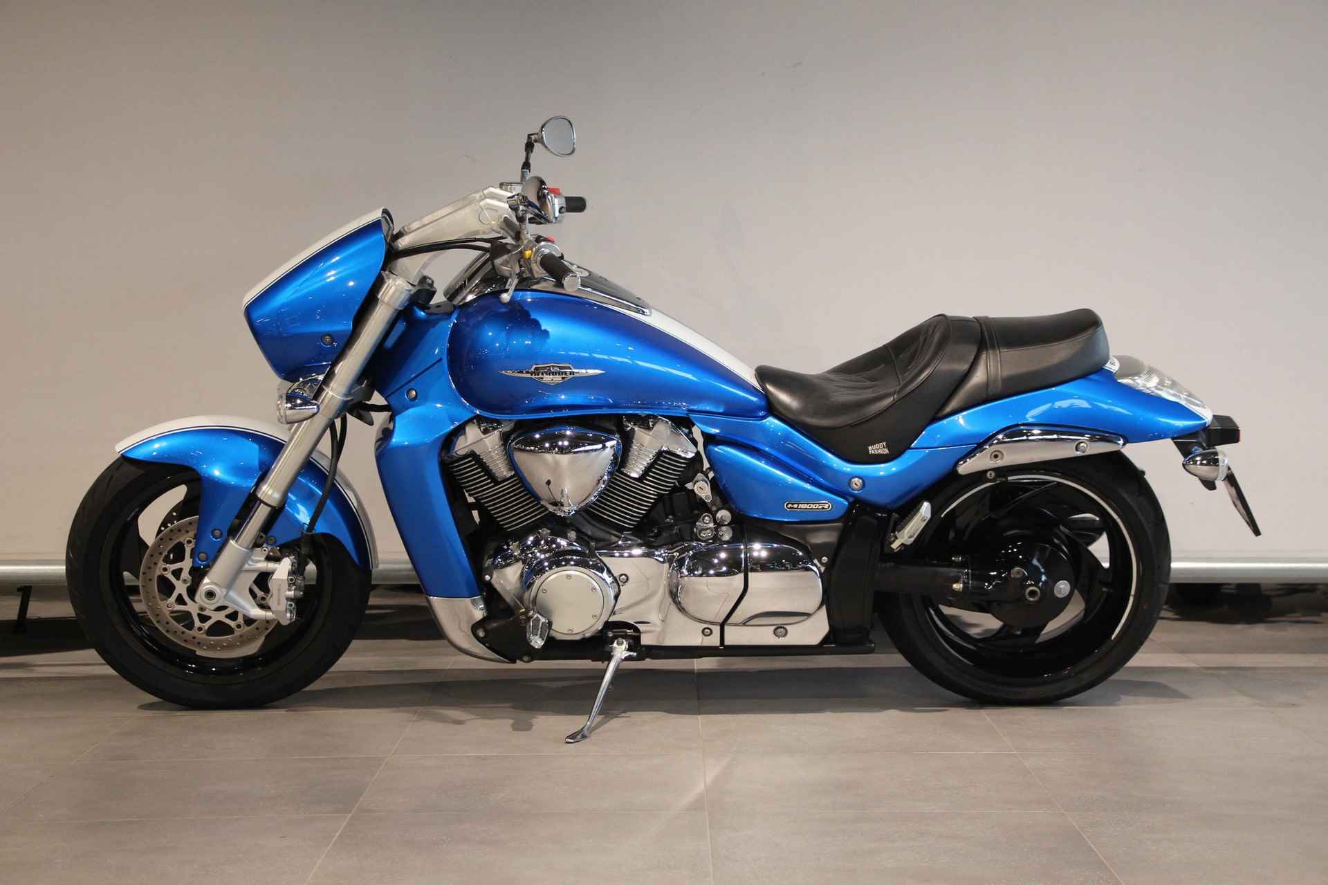 Suzuki INTRUDER M1800 R - 5/7