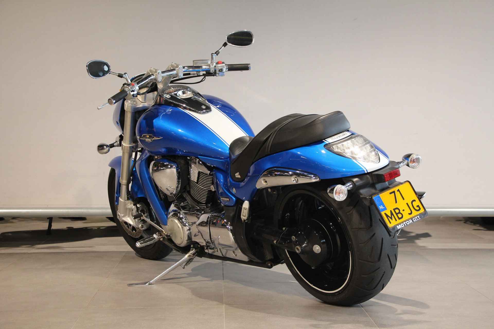 Suzuki INTRUDER M1800 R - 6/7