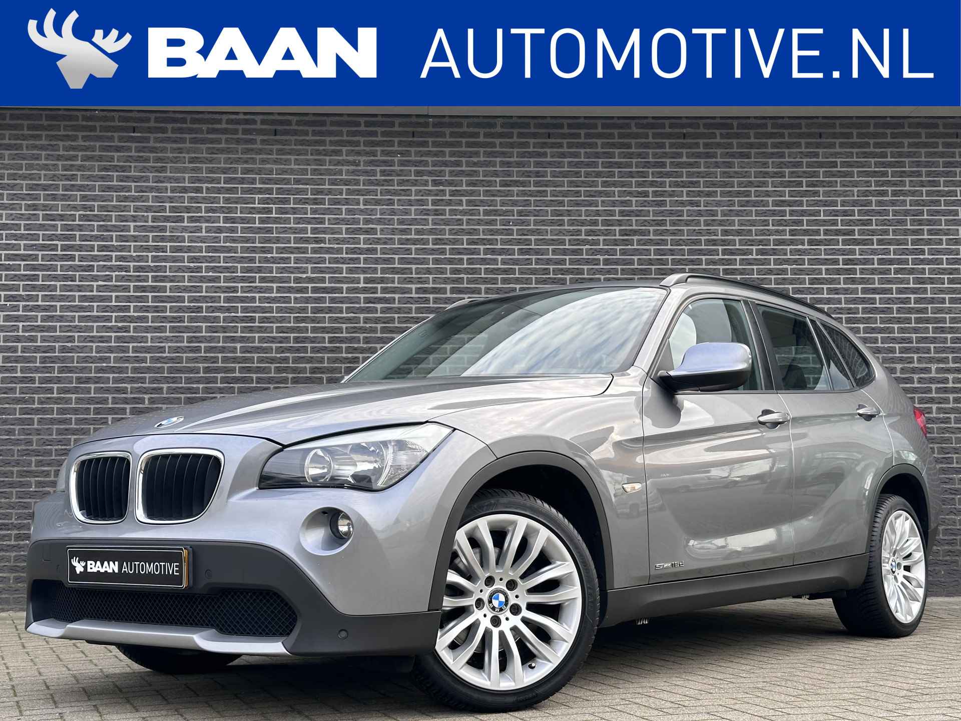 BMW X1 sDrive18d Executive | Navigatie | Eerste eigenaar | Dealer onderhouden - 1/42