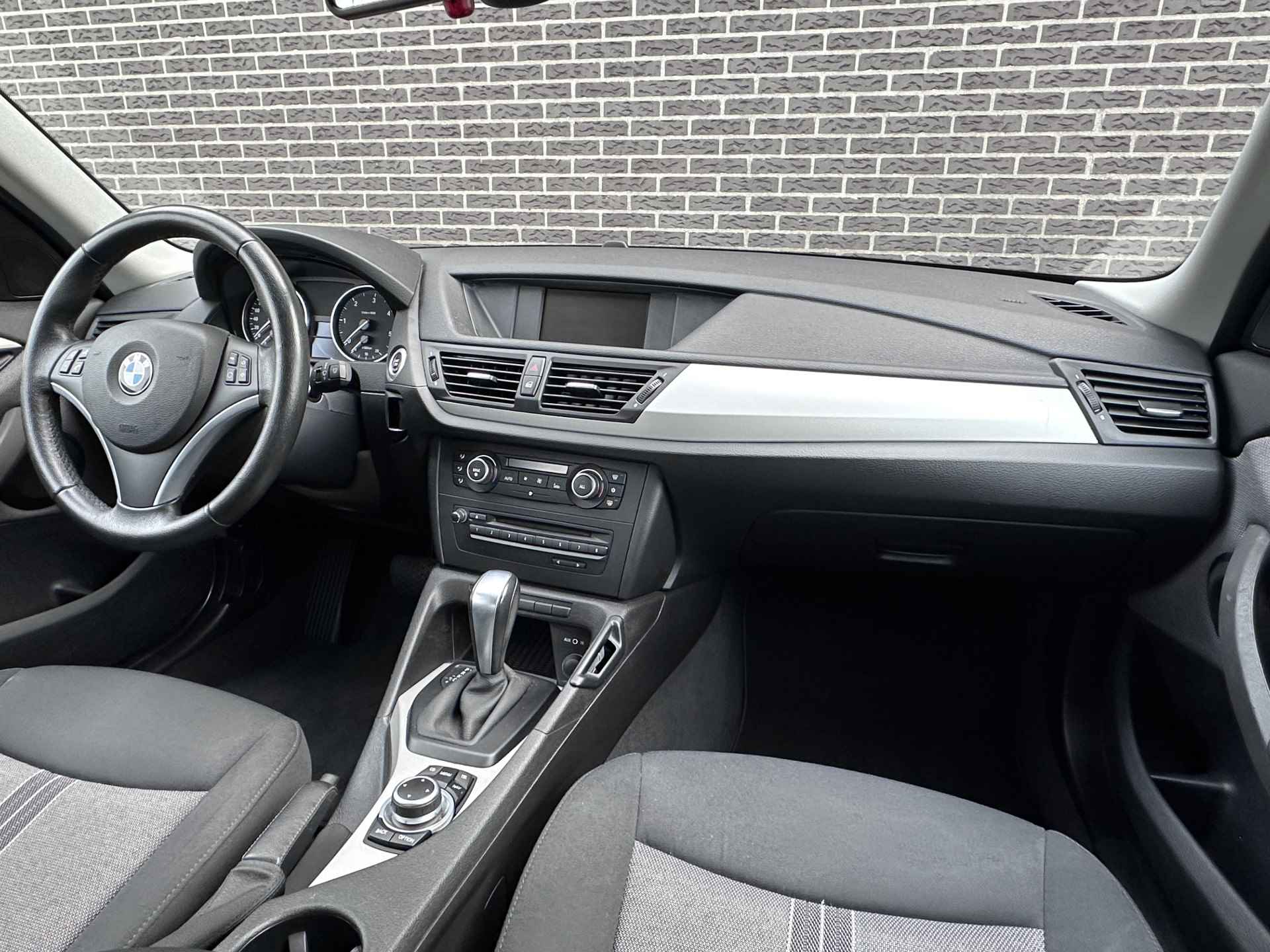 BMW X1 sDrive18d Executive | Navigatie | Eerste eigenaar | Dealer onderhouden - 8/42