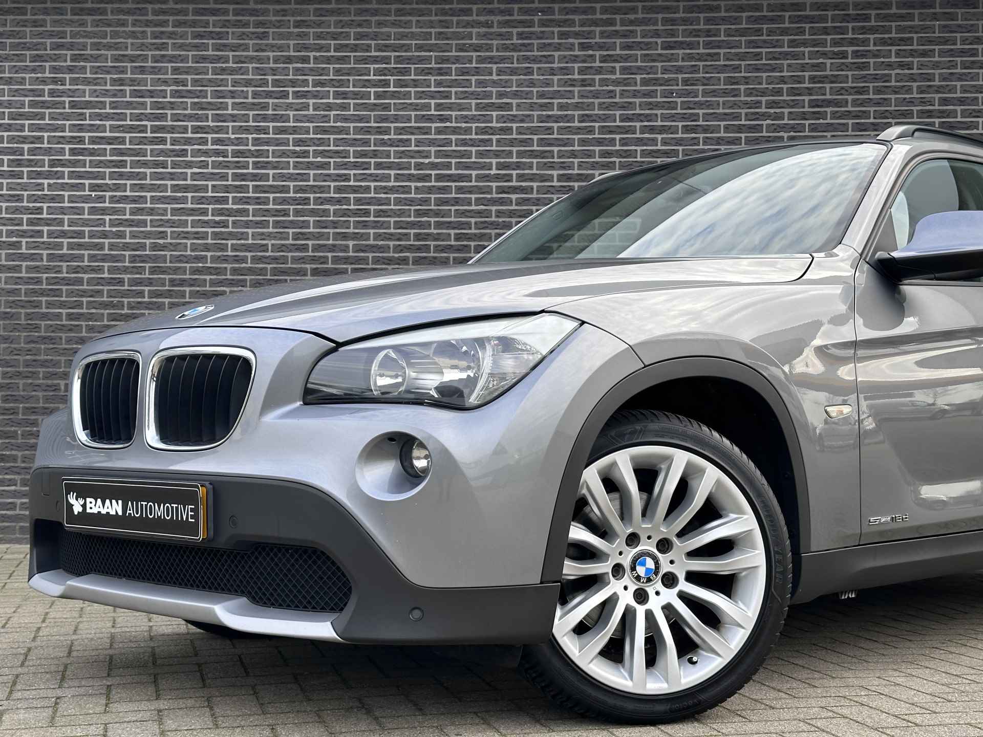 BMW X1 sDrive18d Executive | Navigatie | Eerste eigenaar | Dealer onderhouden - 12/42