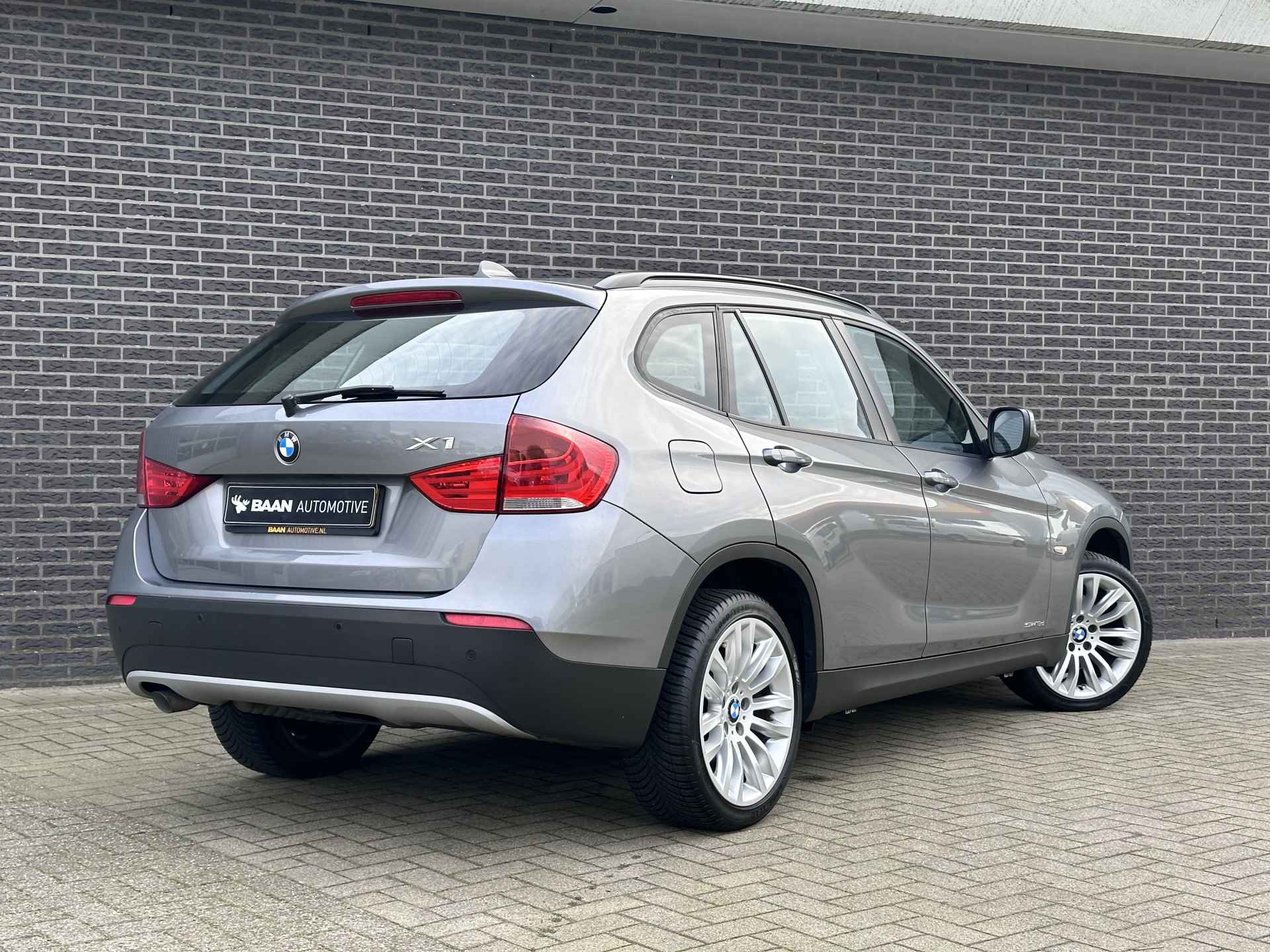 BMW X1 sDrive18d Executive | Navigatie | Eerste eigenaar | Dealer onderhouden - 14/42