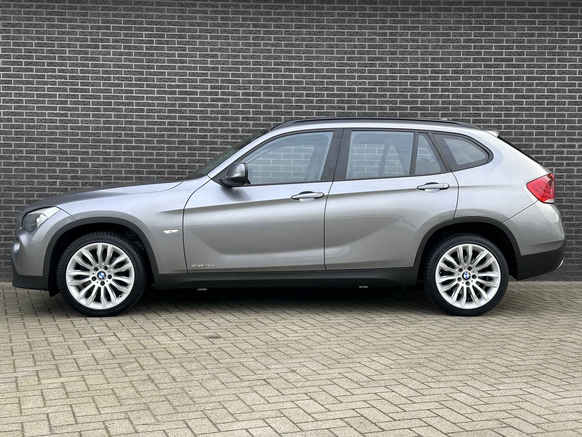 BMW X1 sDrive18d Executive | Navigatie | Eerste eigenaar | Dealer onderhouden - 15/42