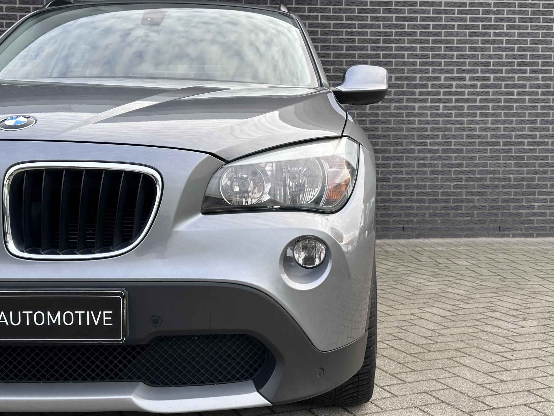 BMW X1 sDrive18d Executive | Navigatie | Eerste eigenaar | Dealer onderhouden - 41/42