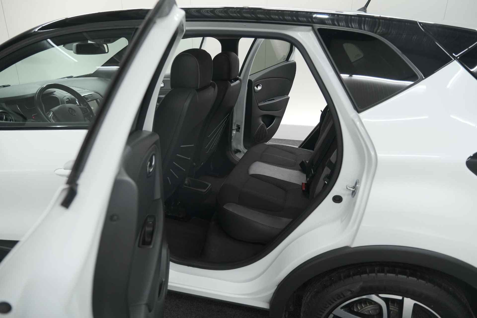 Renault Captur TCe 90 Bose | Camera | Bose Audio | Navigatie | Parkeersensoren - 32/75