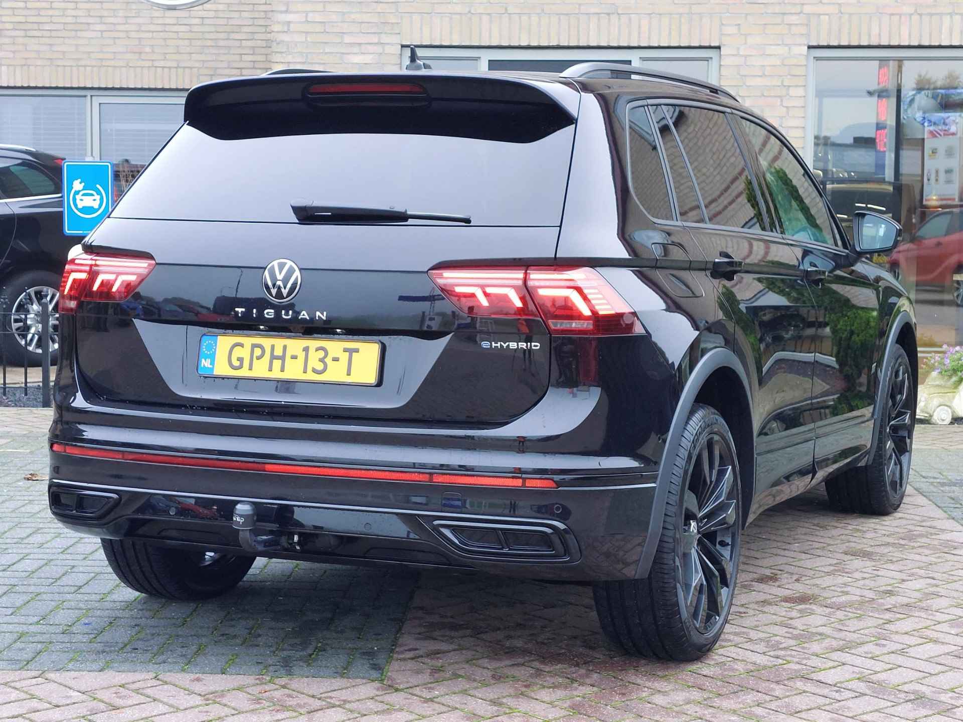 Volkswagen Tiguan 1.4 TSI eHybrid R-Line Black Style | Pano | Trekhaak | ACC - 10/70