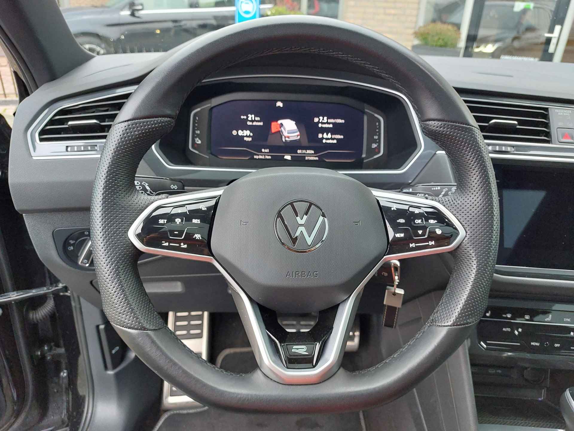 Volkswagen Tiguan 1.4 TSI eHybrid R-Line Black Style | Pano | Trekhaak | ACC - 24/70