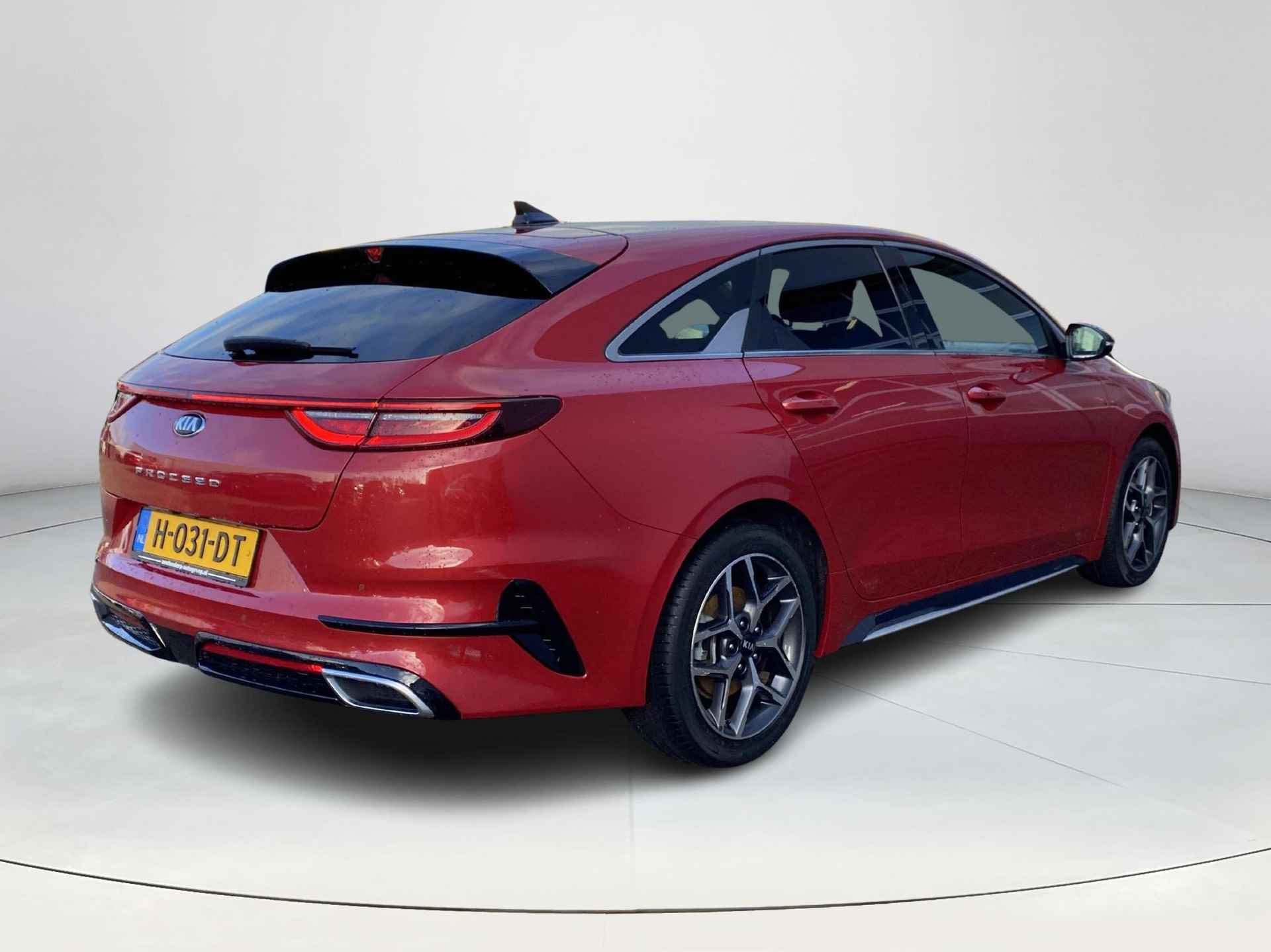 Kia ProCeed 1.0 T-GDI GT-PlusLine Pano | Stoelverwarming voor- en achter | Parkeersensoren achter | Navigatiesysteem | Verwarmbaar stuur | Apple CarPlay en Android Auto | Elektrisch glazen schuif -/ kanteldak - 6/33