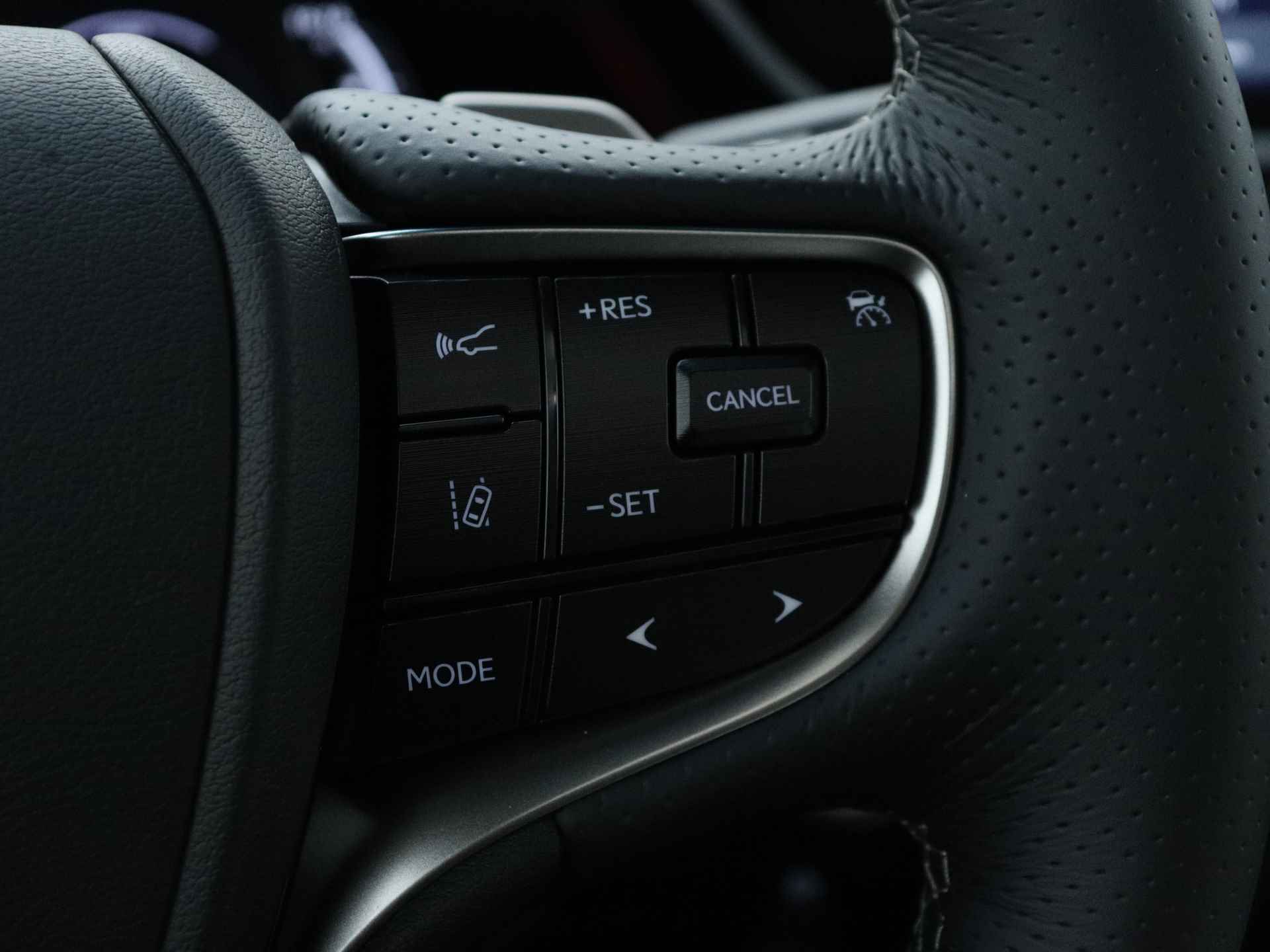 Lexus ES 300h F Sport Line | Achteruitrijcamera | Climate Control | PDC | PhoneConnect | - 26/48
