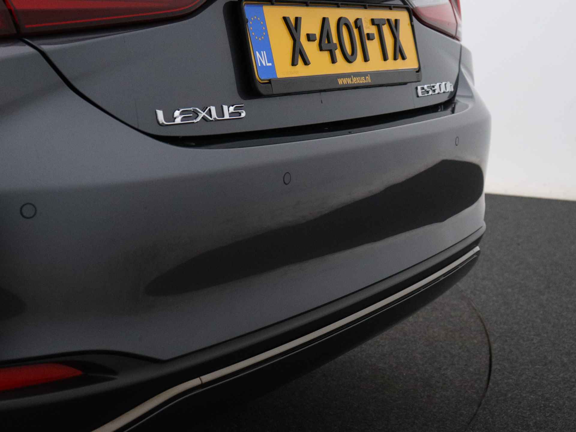 Lexus ES 300h F Sport Line | Achteruitrijcamera | Climate Control | PDC | PhoneConnect | - 45/48
