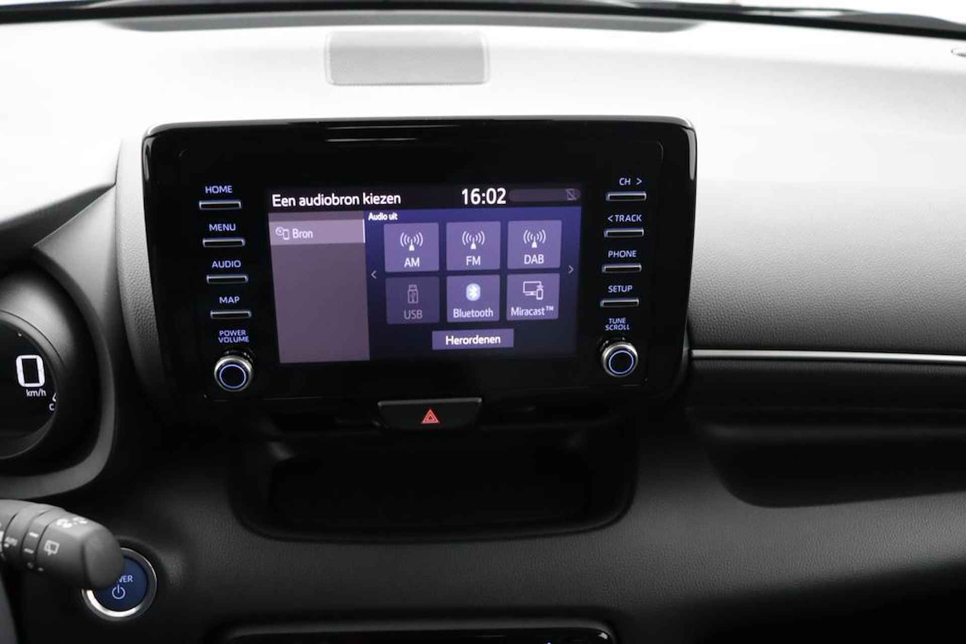 Toyota Yaris 1.5 Hybrid Dynamic Automaat | Stoelverwarming | Parkeercamera | Climate Control | - 9/45