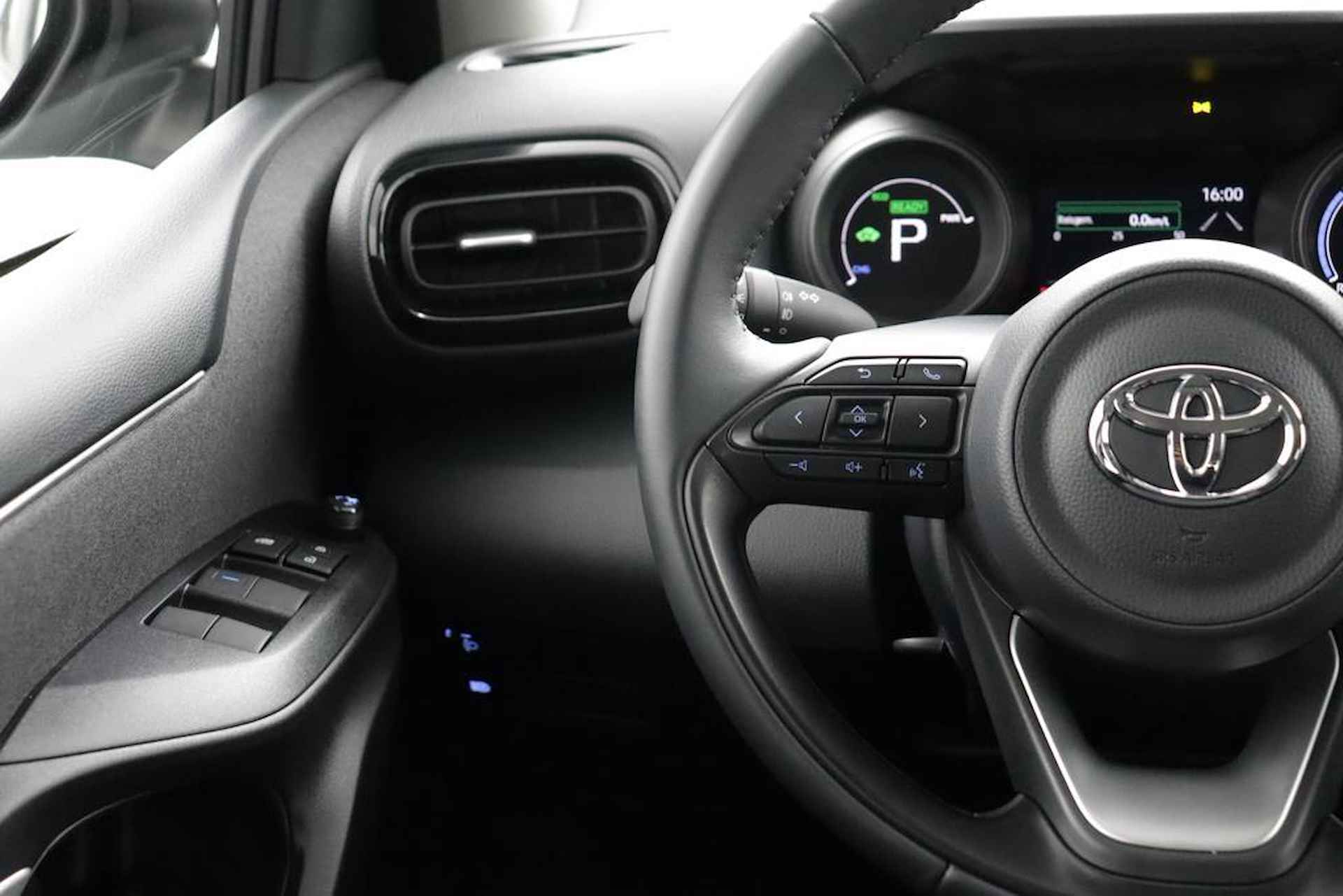 Toyota Yaris 1.5 Hybrid Dynamic Automaat | Stoelverwarming | Parkeercamera | Climate Control | - 19/45