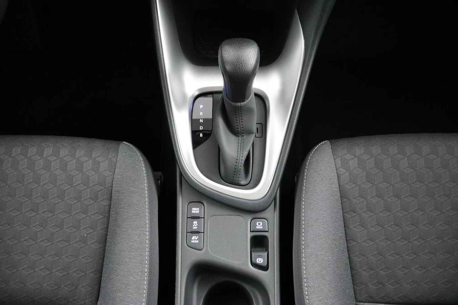 Toyota Yaris 1.5 Hybrid Dynamic Automaat | Stoelverwarming | Parkeercamera | Climate Control | - 26/45