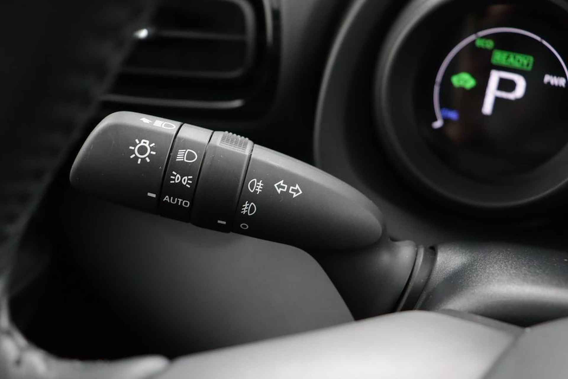 Toyota Yaris 1.5 Hybrid Dynamic Automaat | Stoelverwarming | Parkeercamera | Climate Control | - 29/45