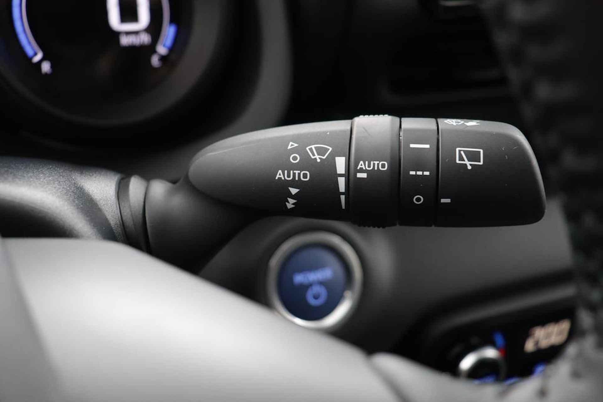 Toyota Yaris 1.5 Hybrid Dynamic Automaat | Stoelverwarming | Parkeercamera | Climate Control | - 30/45