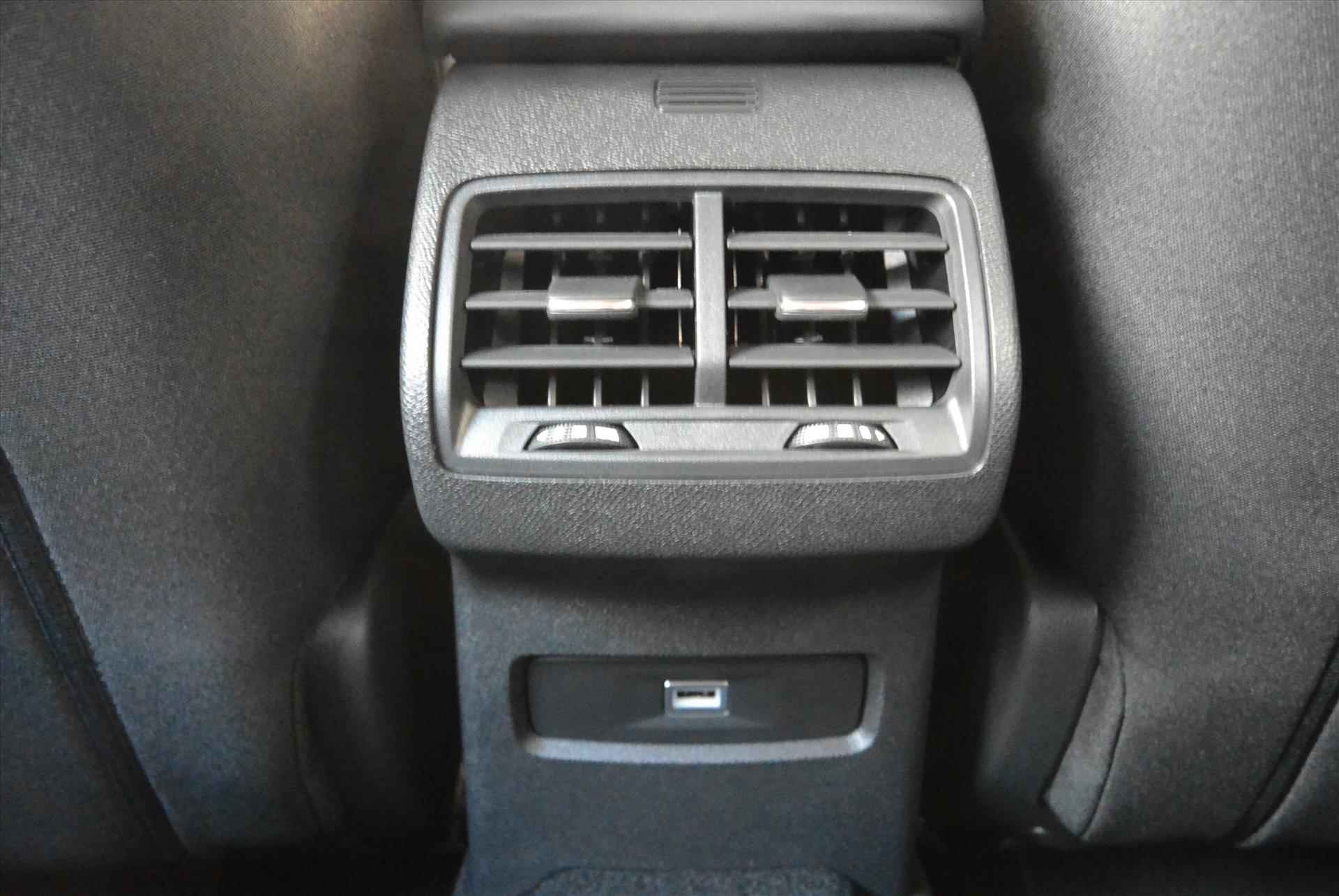 Citroën C4 PureTech 130pk EAT8 Feel Pack │ Stoel- stuurwiel- en voorruitverwarming - 64/69