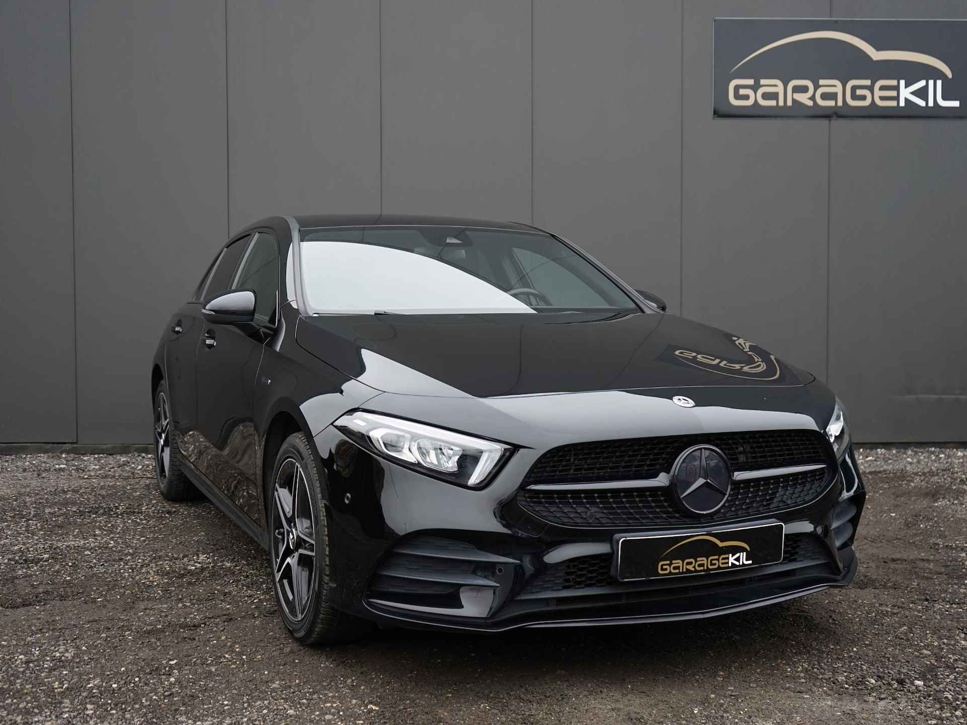 Mercedes-Benz A-klasse 250 e Premium AMG pakket / Sfeer verlichting / Full black / PDC / Privacy glass / Stoel verw. - 4/30