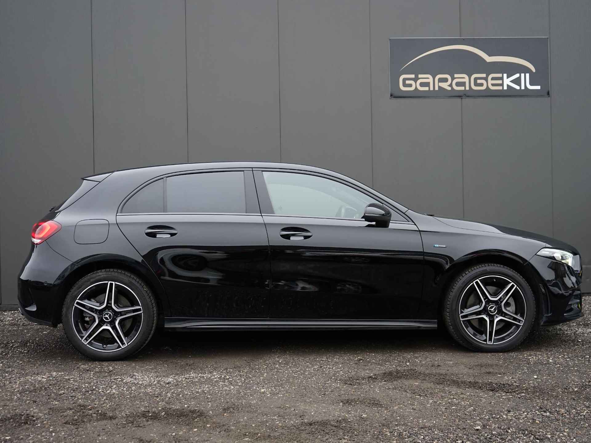 Mercedes-Benz A-klasse 250 e Premium AMG pakket / Sfeer verlichting / Full black / PDC / Privacy glass / Stoel verw. - 5/30