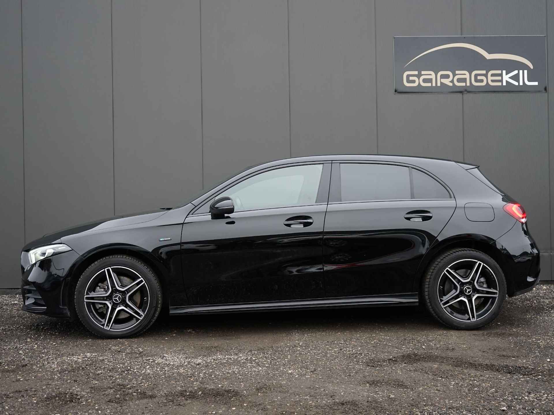 Mercedes-Benz A-klasse 250 e Premium AMG pakket / Sfeer verlichting / Full black / PDC / Privacy glass / Stoel verw. - 6/30