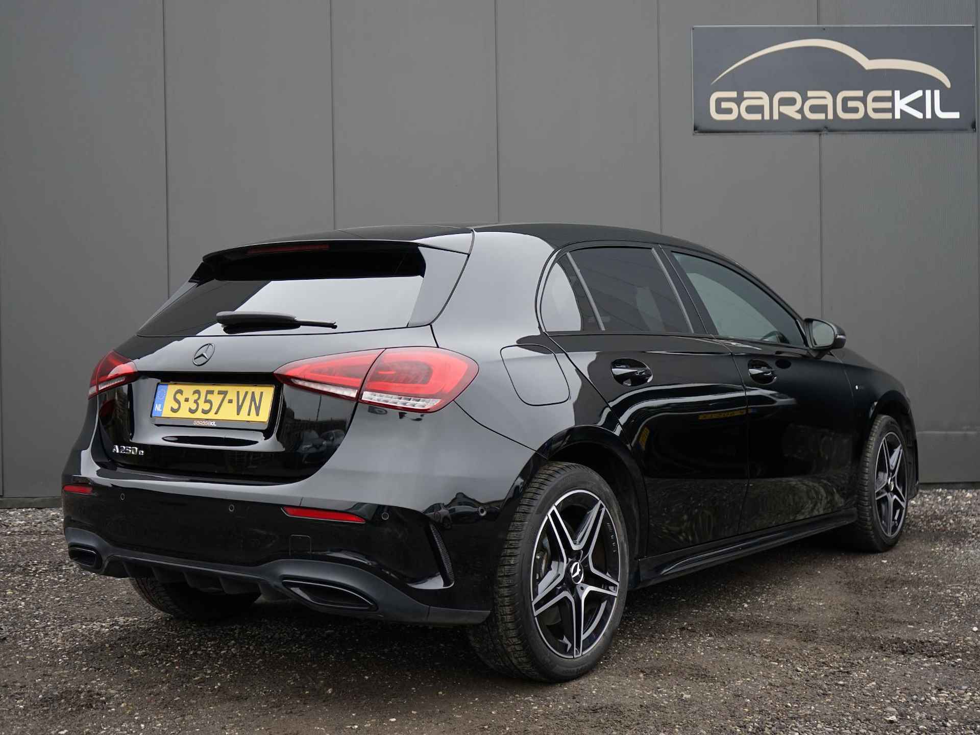 Mercedes-Benz A-klasse 250 e Premium AMG pakket / Sfeer verlichting / Full black / PDC / Privacy glass / Stoel verw. - 7/30