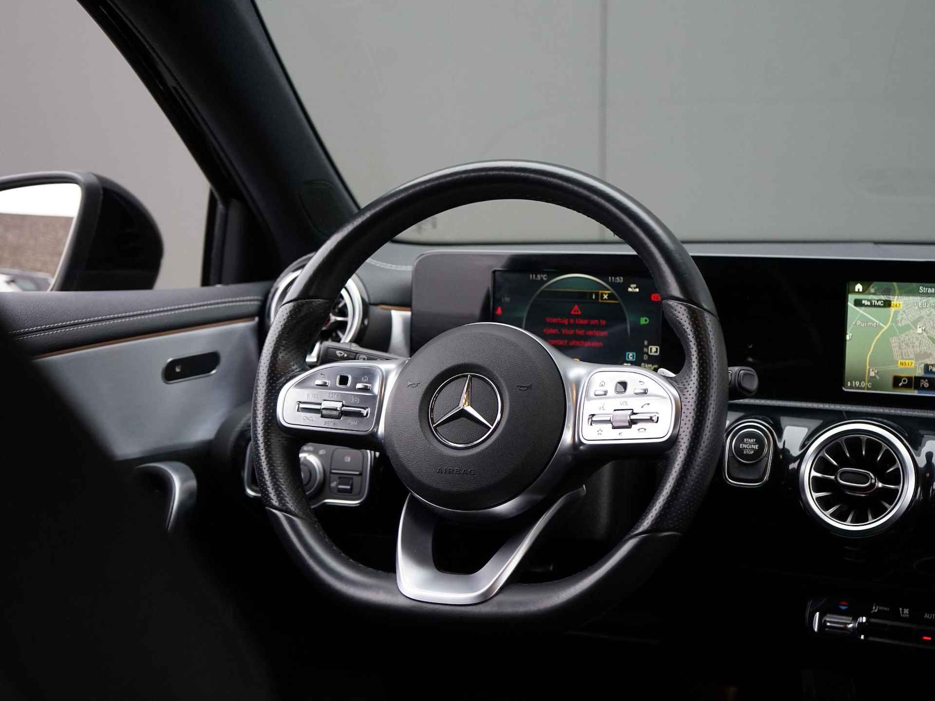 Mercedes-Benz A-klasse 250 e Premium AMG pakket / Sfeer verlichting / Full black / PDC / Privacy glass / Stoel verw. - 16/30