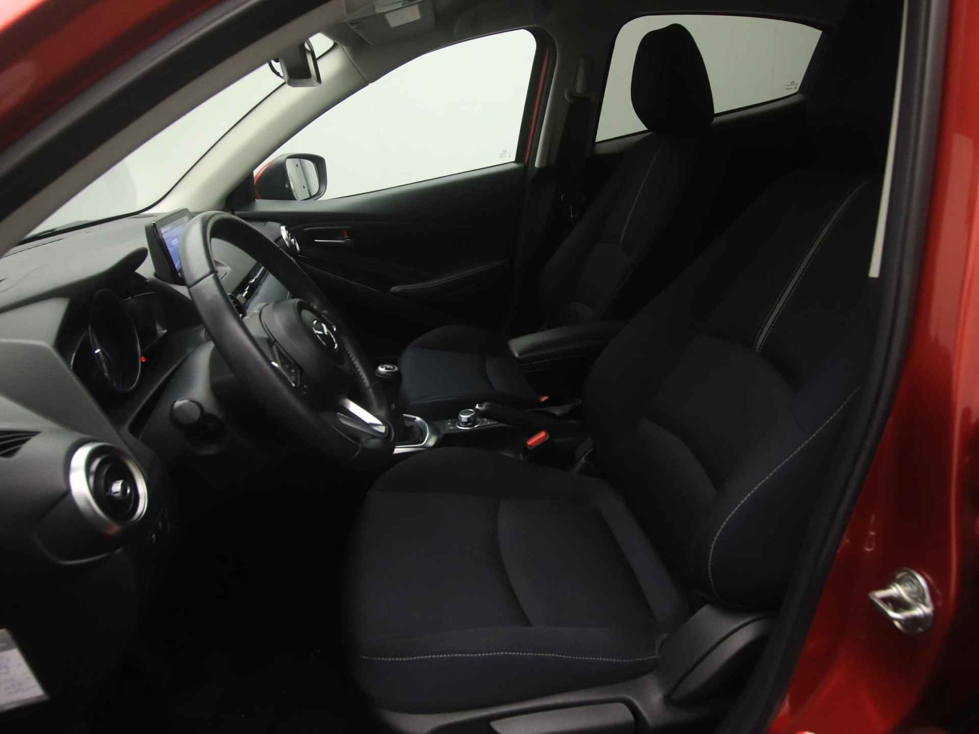 Mazda 2 1.5 Skyactiv-G Luxury i-Activesense : dealer onderhouden - 13/45