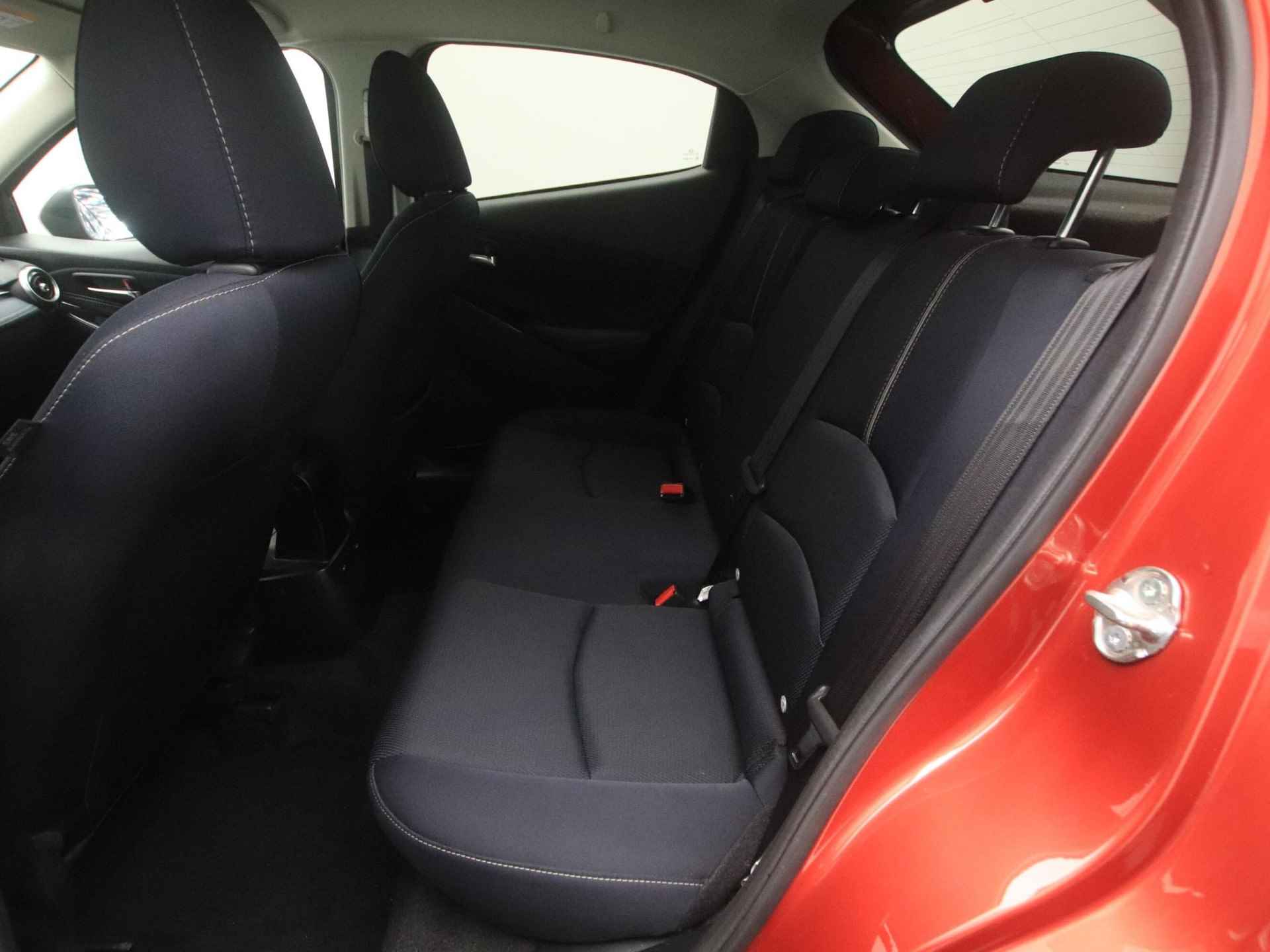 Mazda 2 1.5 Skyactiv-G Luxury i-Activesense : dealer onderhouden - 14/45