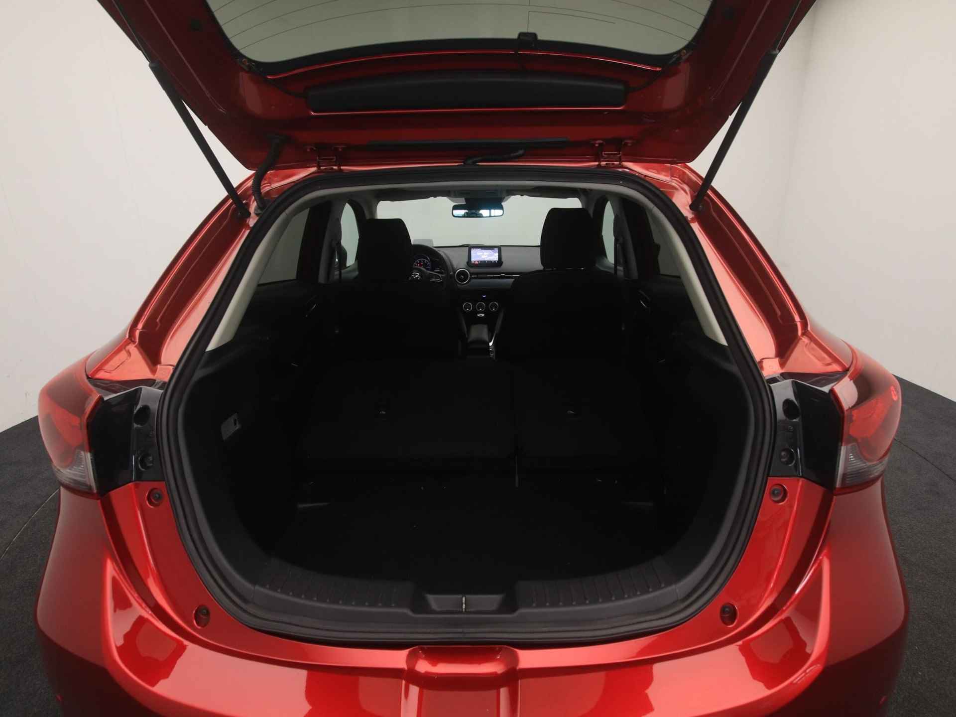 Mazda 2 1.5 Skyactiv-G Luxury i-Activesense : dealer onderhouden - 18/45