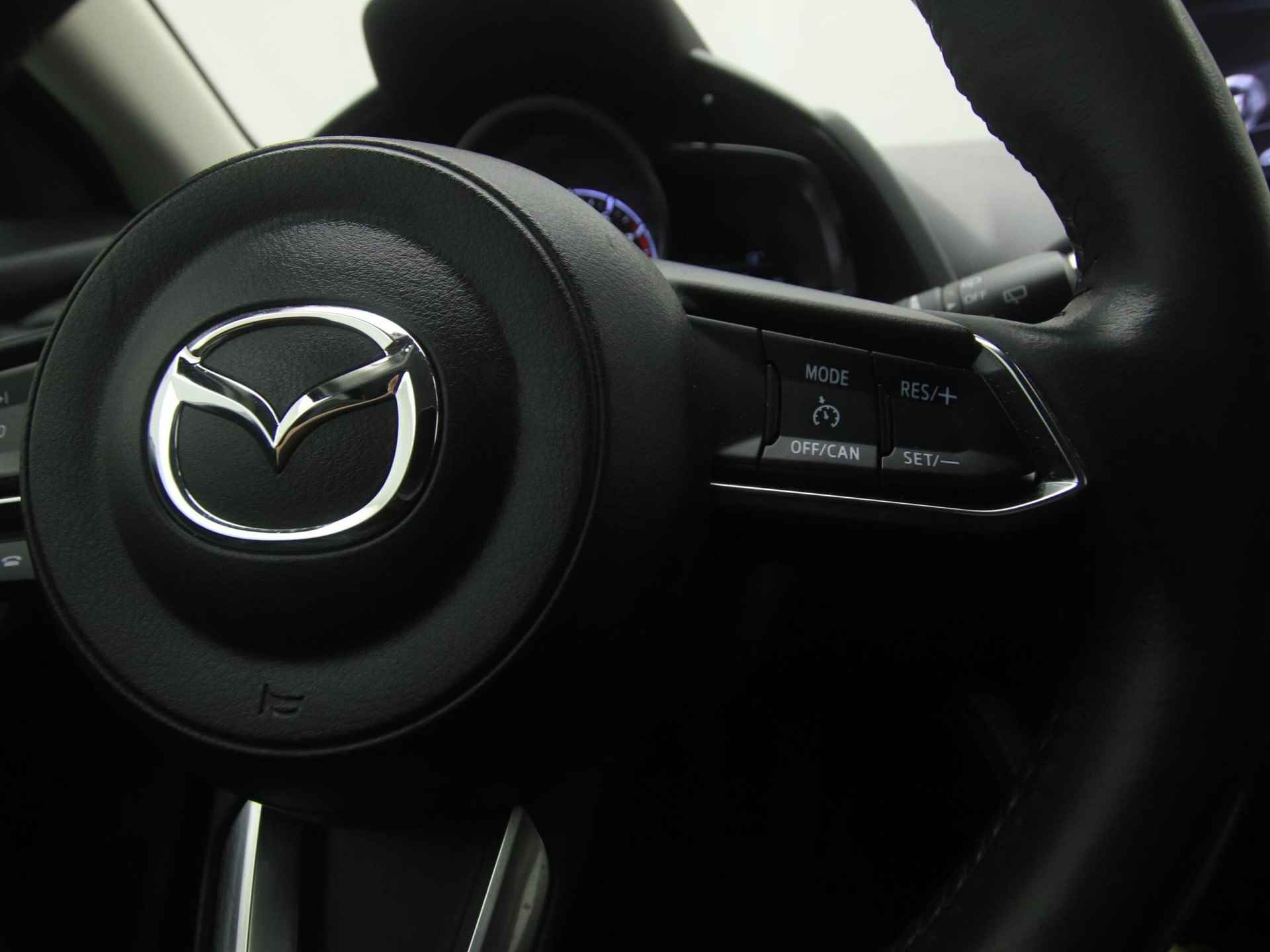 Mazda 2 1.5 Skyactiv-G Luxury i-Activesense : dealer onderhouden - 25/45