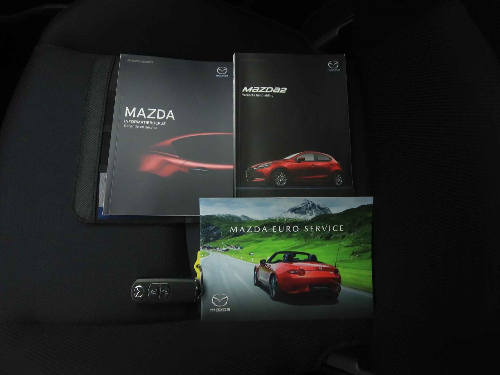 Mazda 2 1.5 Skyactiv-G Luxury i-Activesense : dealer onderhouden - 38/45