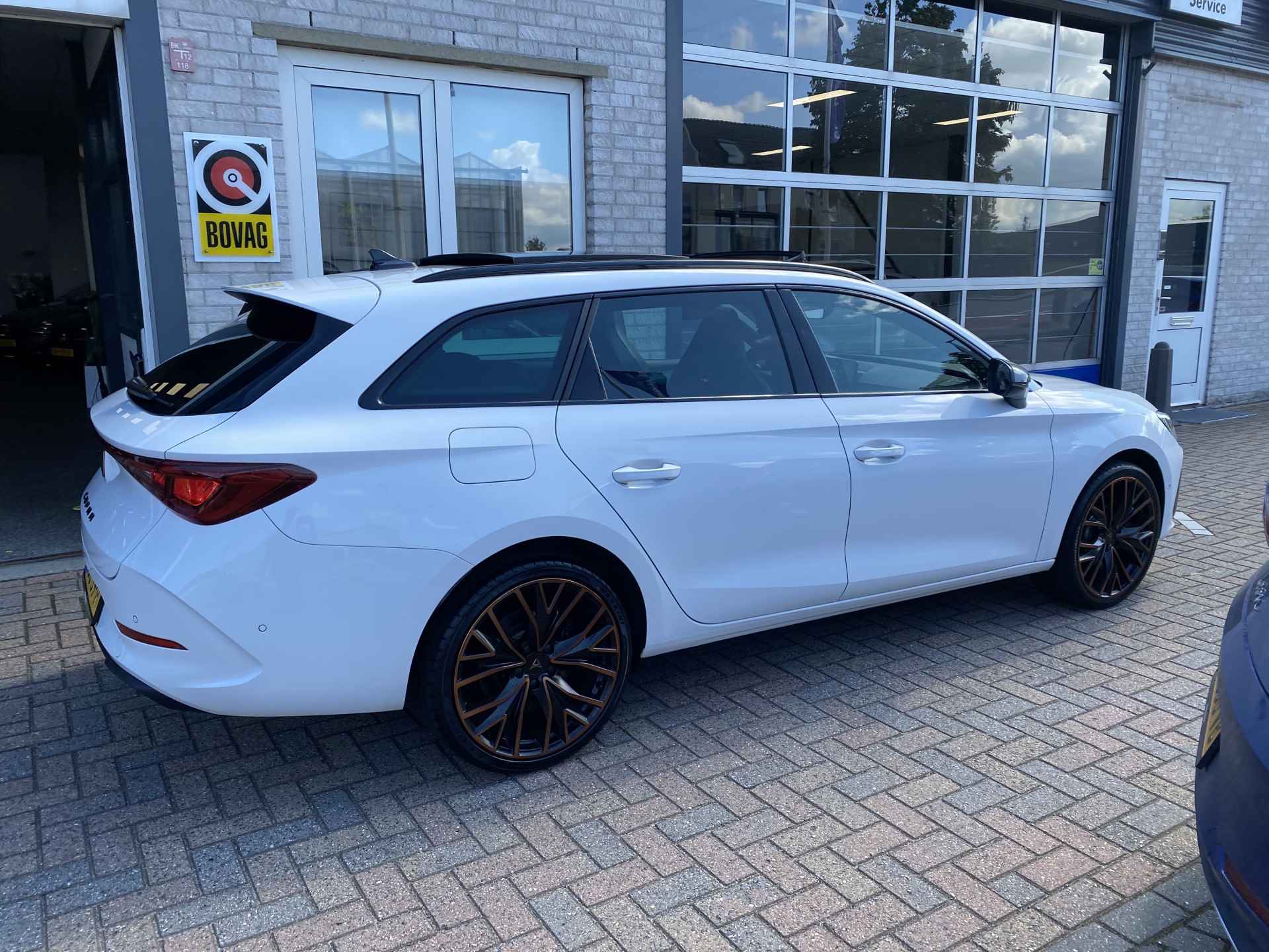 CUPRA Leon Sportstourer 1.4 e-Hybrid VZ Performance / AUTOMAAT/ 245 PK/ PANO/ CAMERA/ PARK. SENSOREN/ KEYLESS/ STOEL EN STUUR VERWARM./ ADAPT. CRUISE/ APP CONNECT/ NAVI/ CLIMA/ DAB/ - 49/53