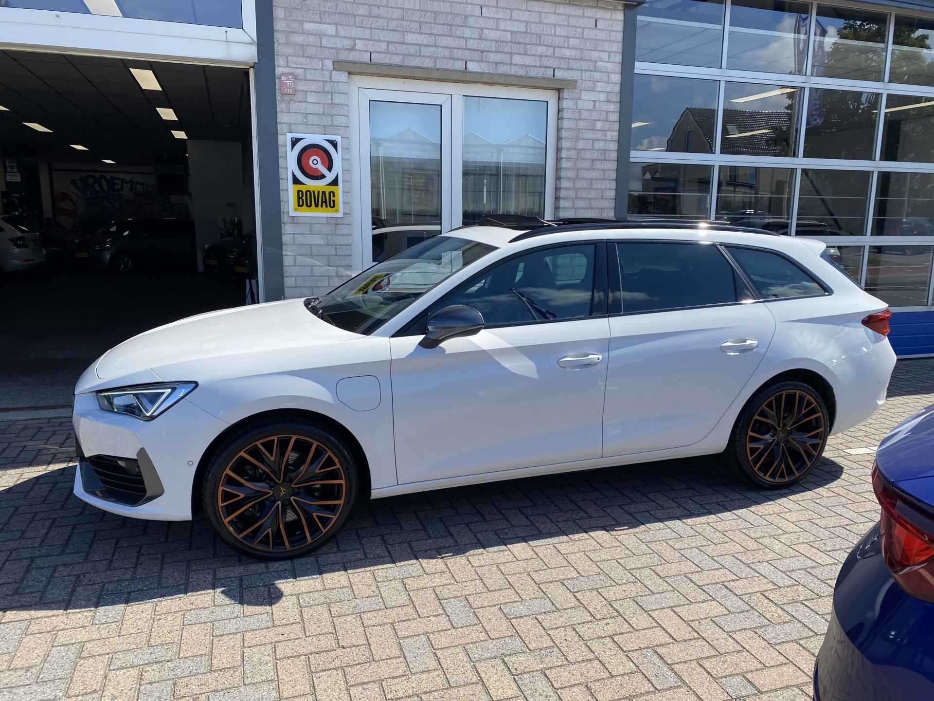 CUPRA Leon Sportstourer 1.4 e-Hybrid VZ Performance / AUTOMAAT/ 245 PK/ PANO/ CAMERA/ PARK. SENSOREN/ KEYLESS/ STOEL EN STUUR VERWARM./ ADAPT. CRUISE/ APP CONNECT/ NAVI/ CLIMA/ DAB/ - 3/53