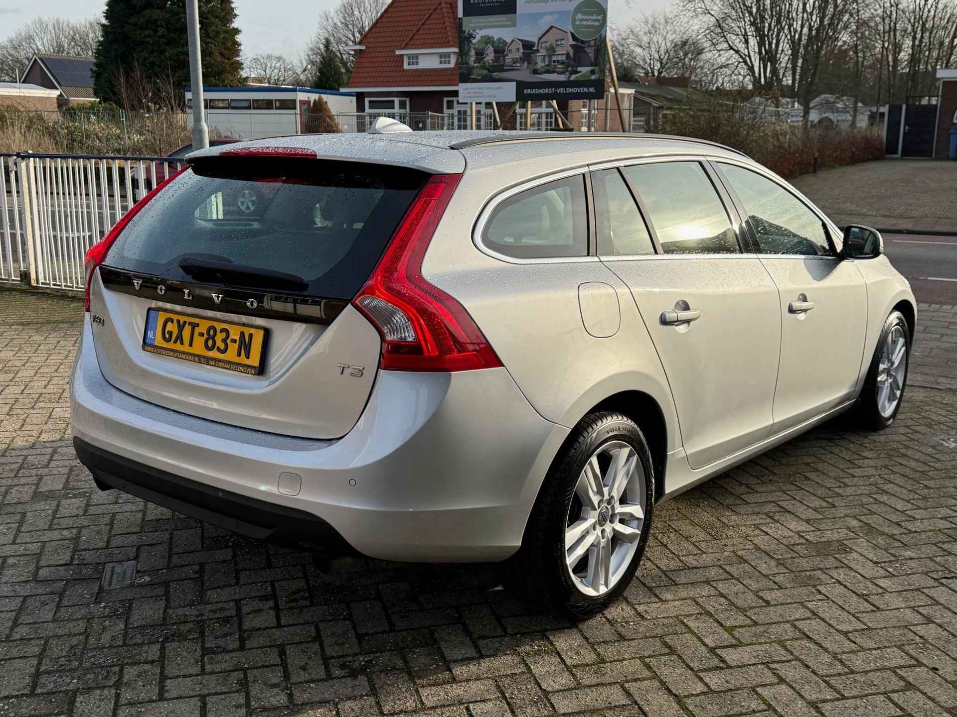 Volvo V60 1.6 T3 Momentum Family-line - 6/23