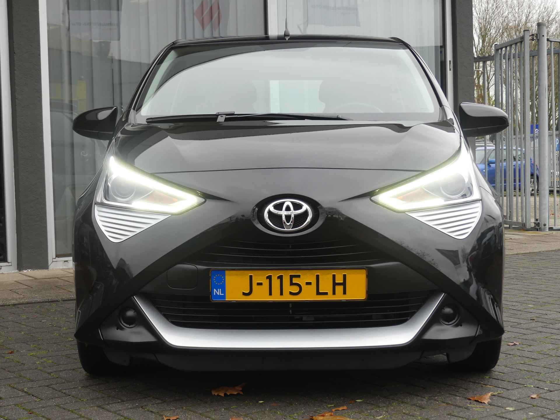 Toyota Aygo 1.0 VVT-i x-play Bluetooth, Airco, Achteruitrijcamera, - 8/25